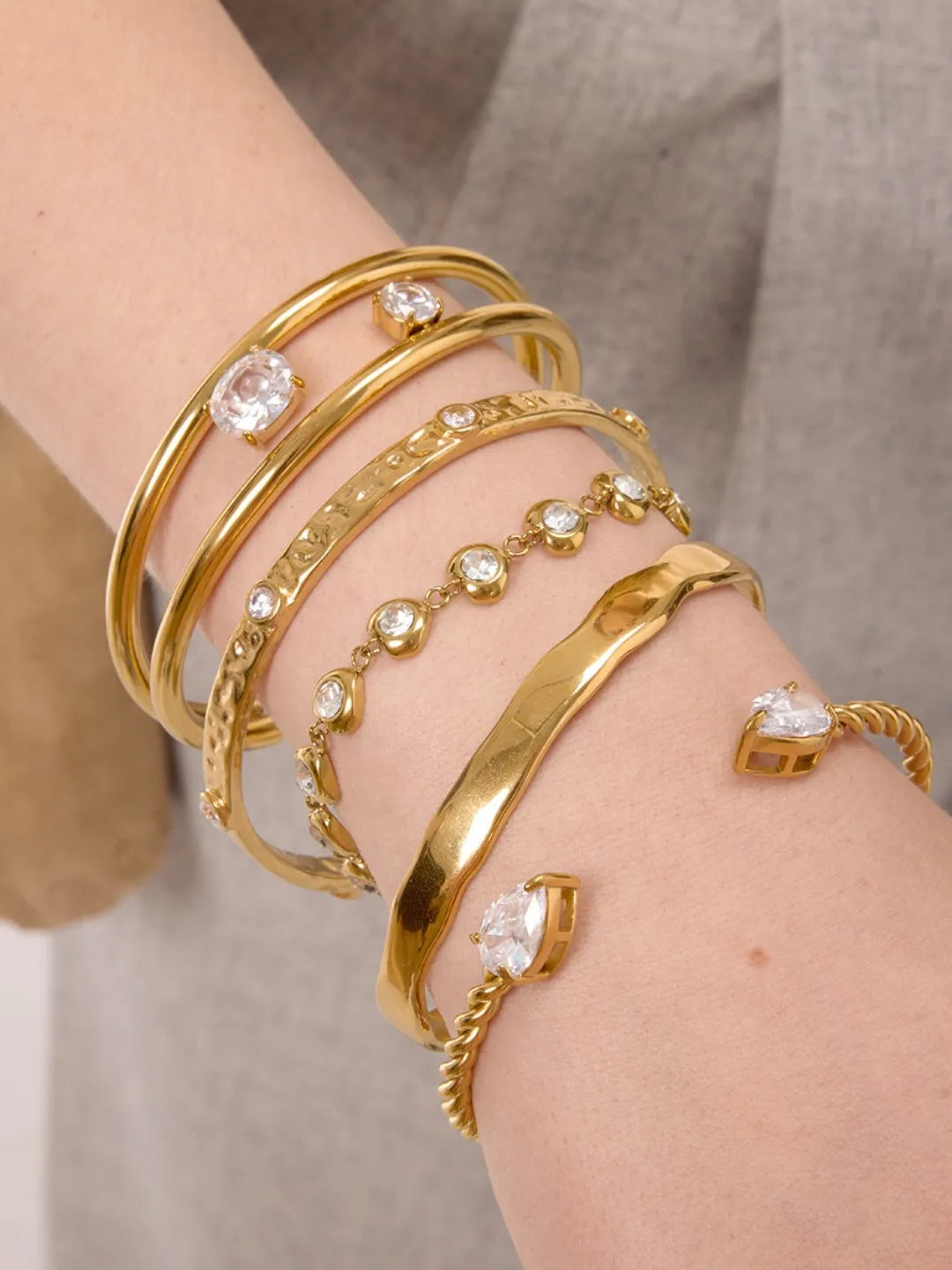ZIRCON BANGLE
