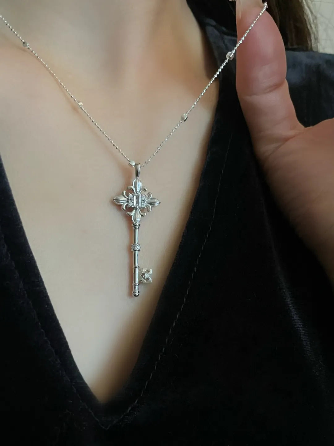 IRIS CROSS KEY PENDANT