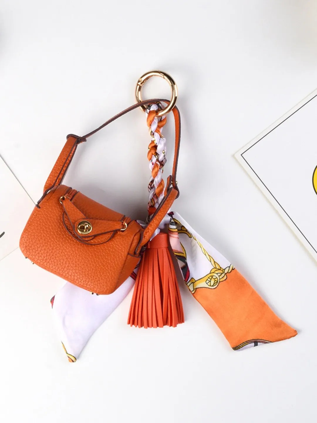 TIE CHARM