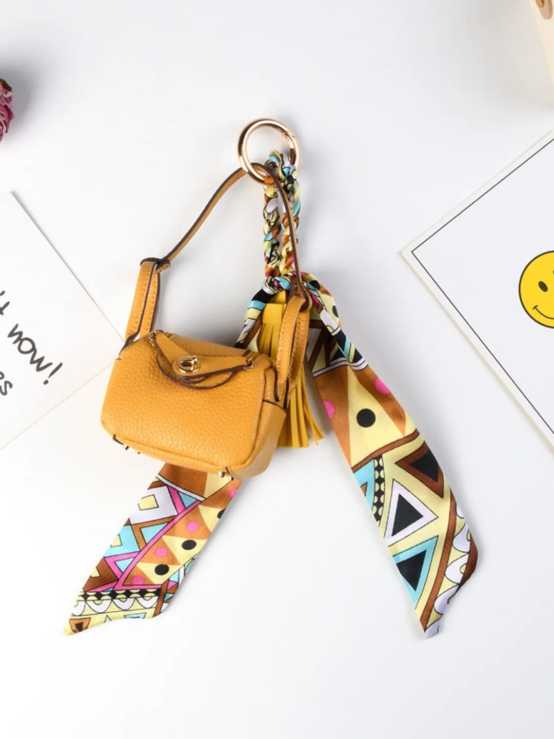 TIE CHARM