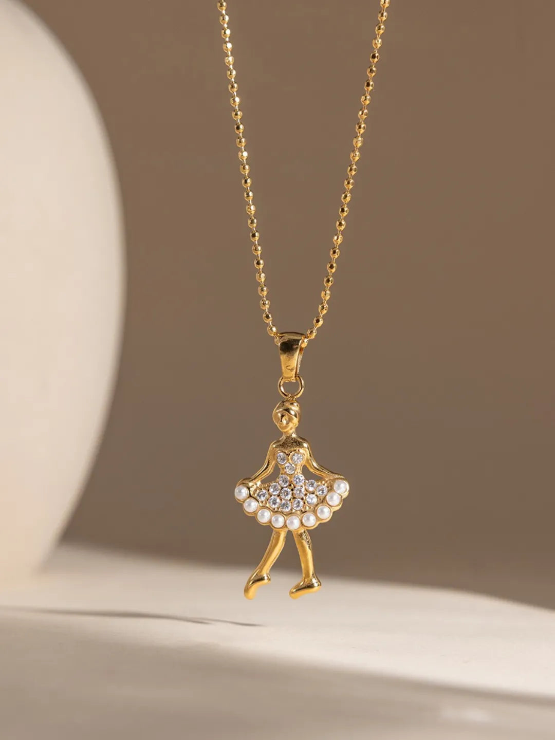 ELEGANT BALLET NECKLACE