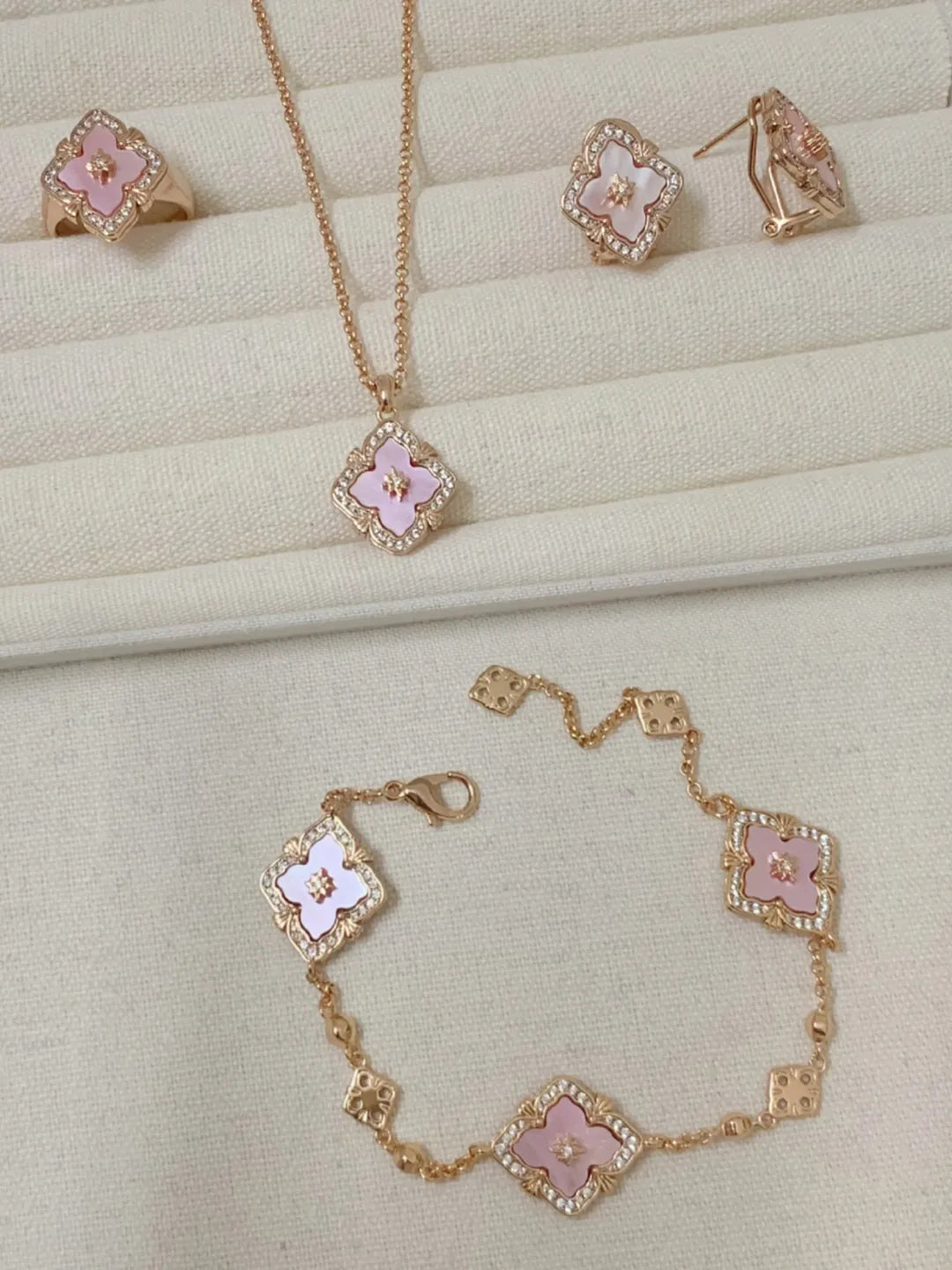 BLUSH BLOOM SET