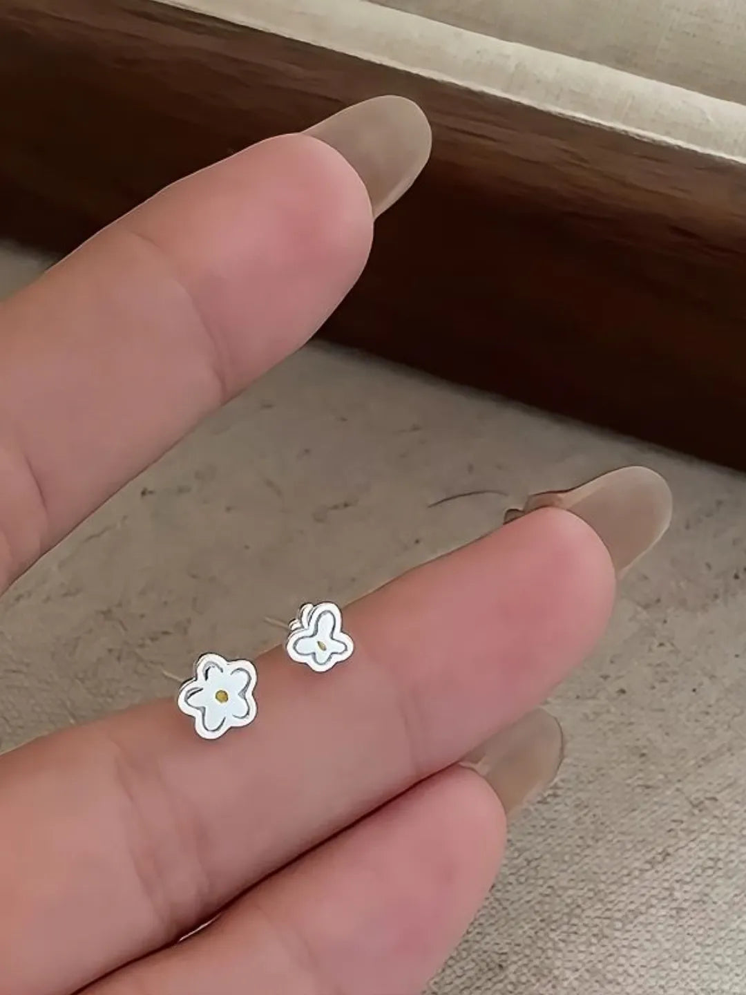 ASYMMETRIC FLOWER STUDS
