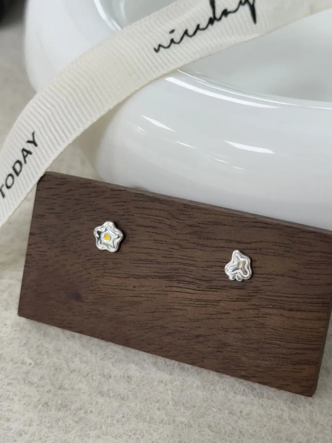 ASYMMETRIC FLOWER STUDS