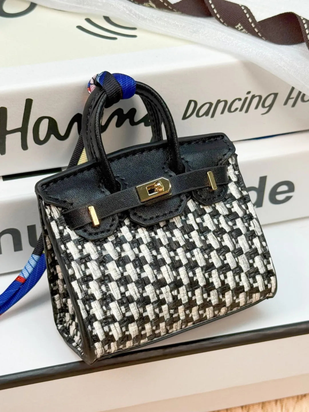 HARLOW CHECK