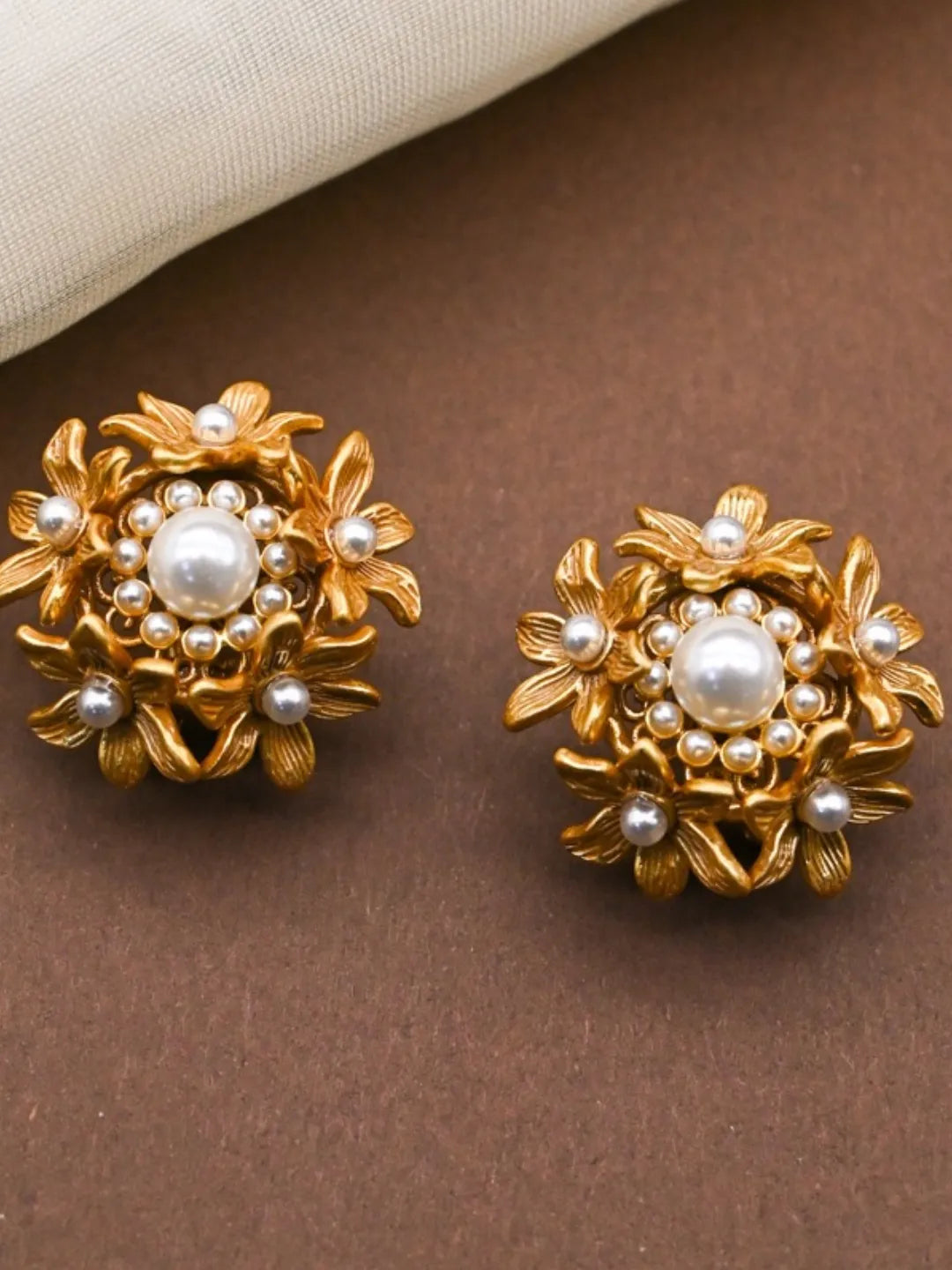 HOLLOW BLOOM EARRINGS