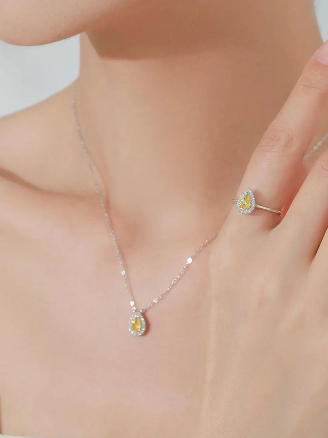 GOLDEN TEARDROP JEWELRY