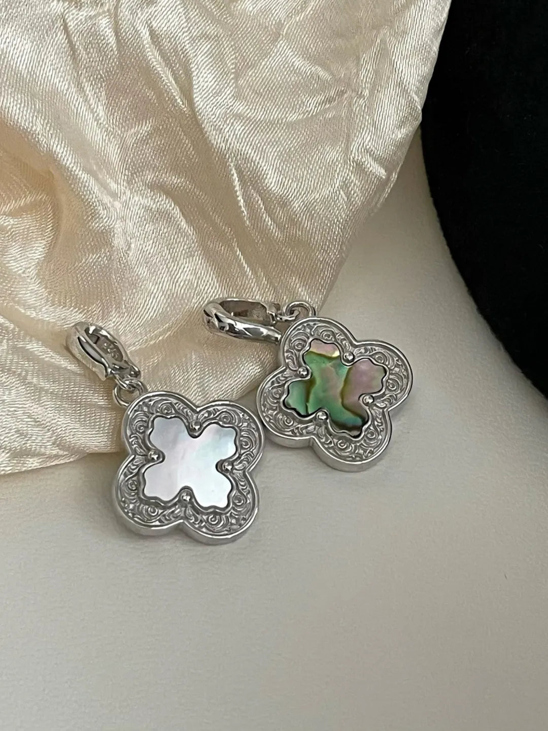 MOP CLOVER PENDANT