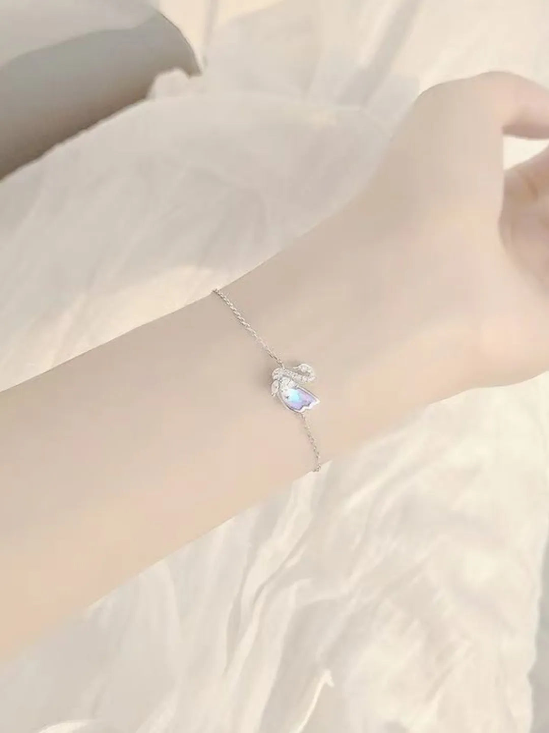 RADIANT SWAN JEWELRY