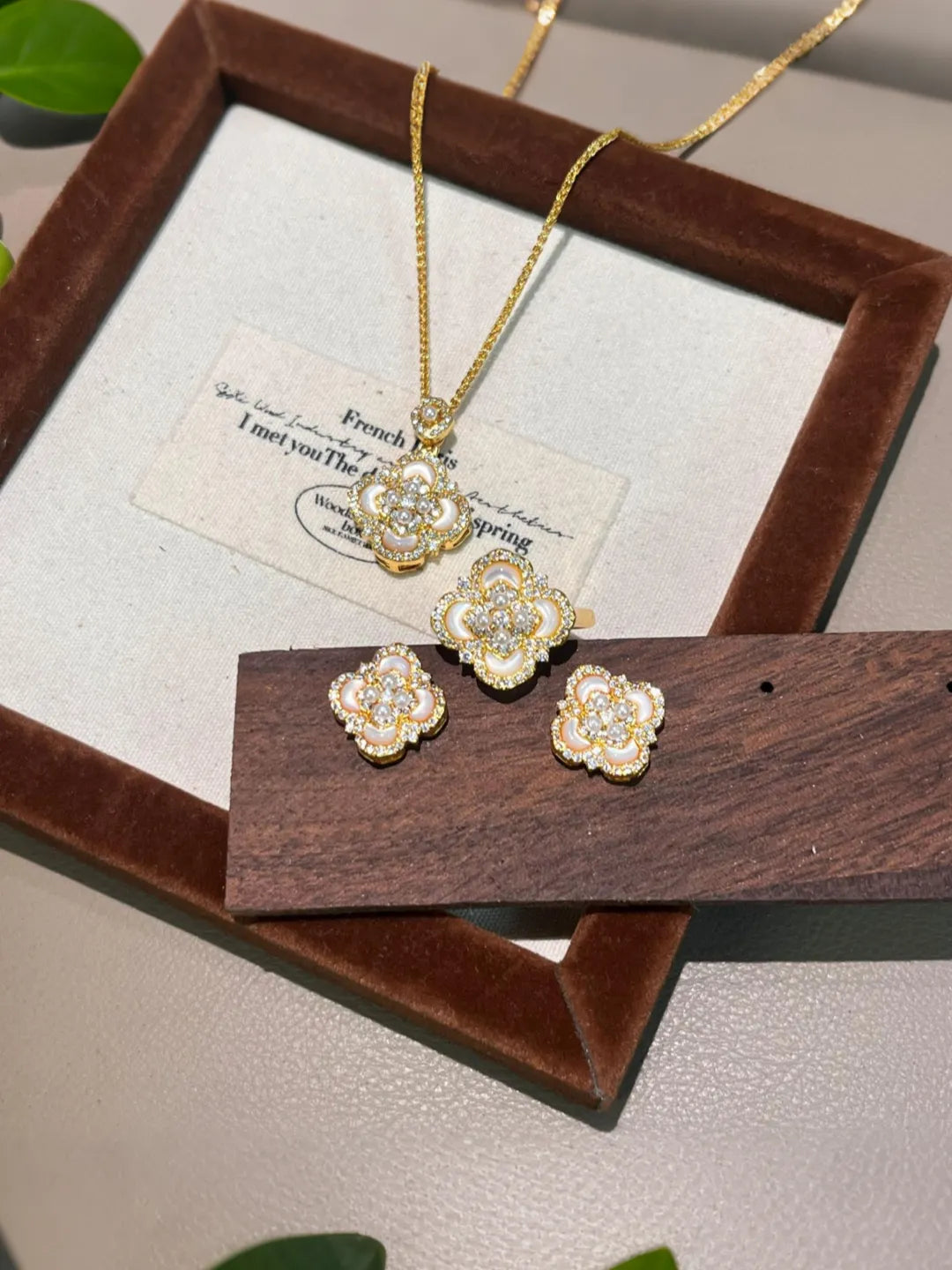 PEARL CLOVER SET