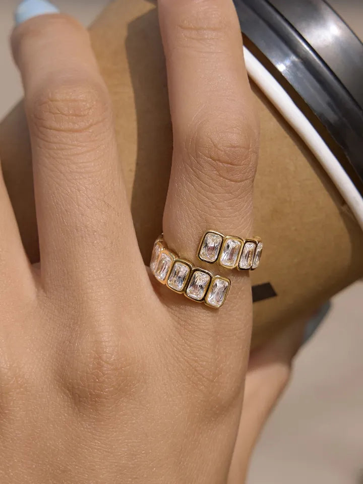 ZIRCON GLOW RING