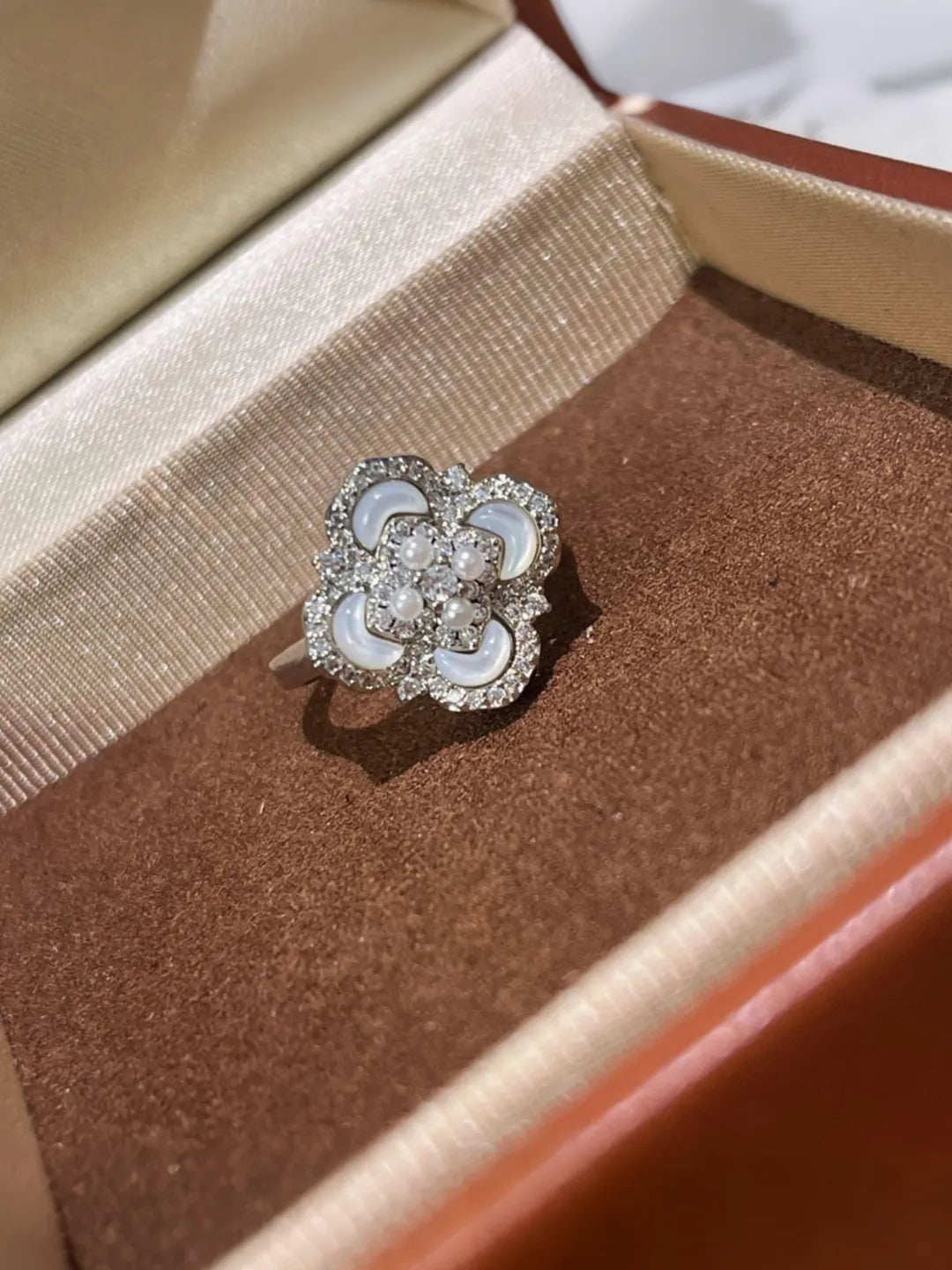 PEARL CLOVER SET