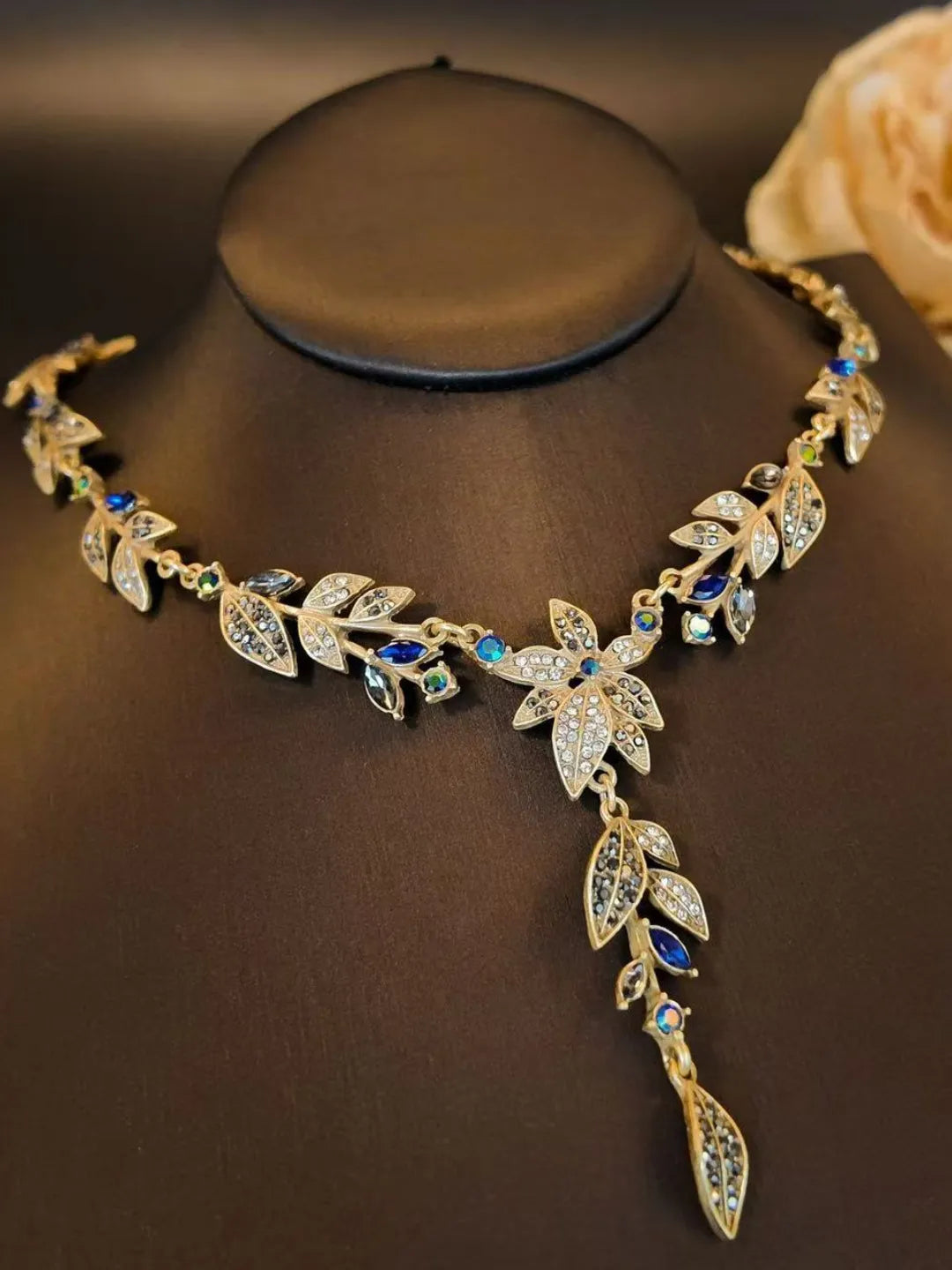 NORDIC GOLD LEAF PENDANT
