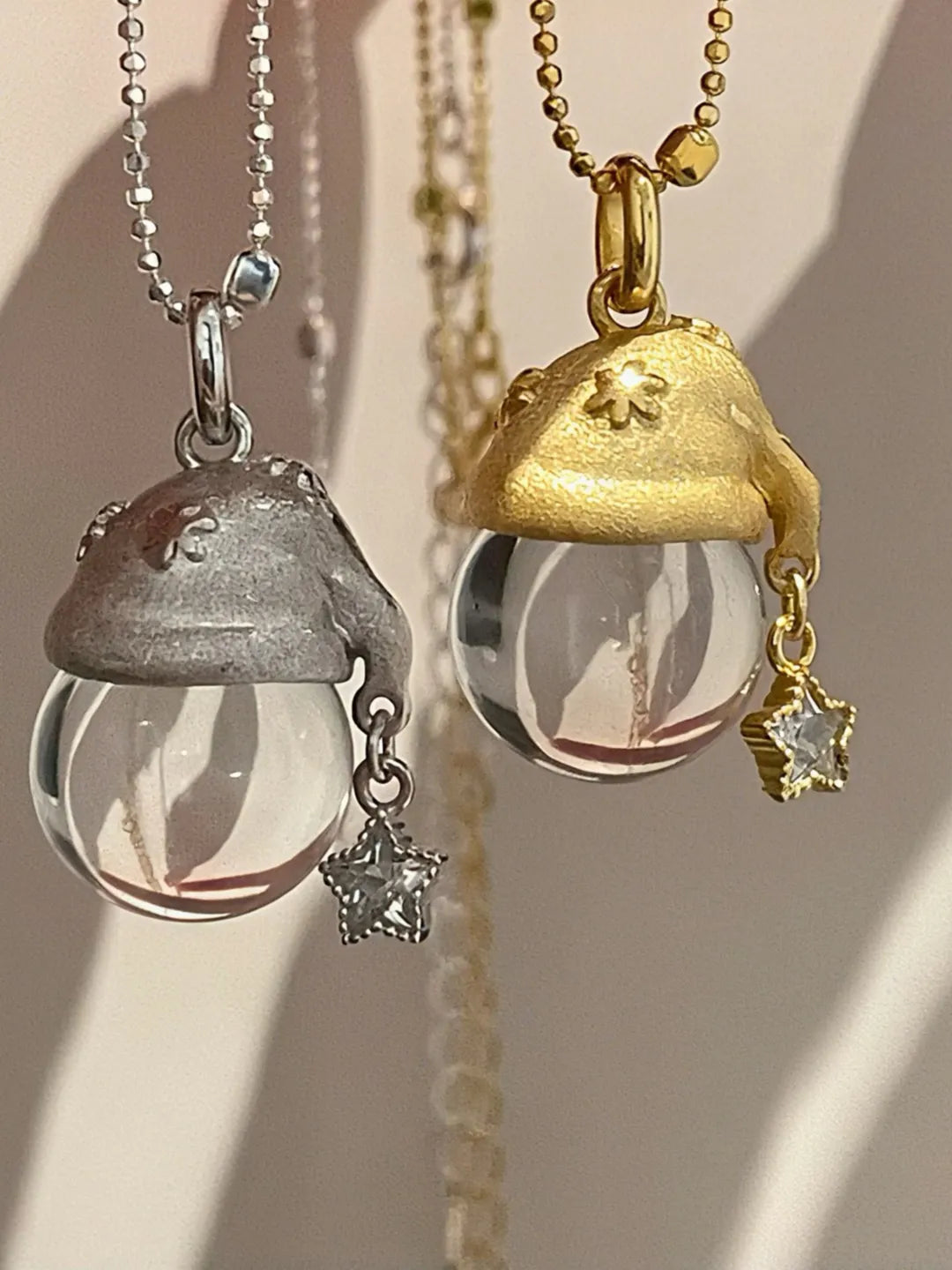 SOFT FROST HAT PENDANT