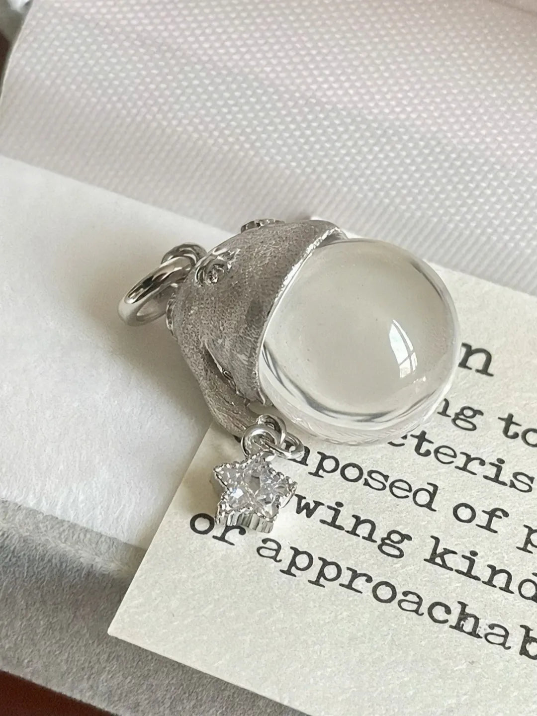SOFT FROST HAT PENDANT