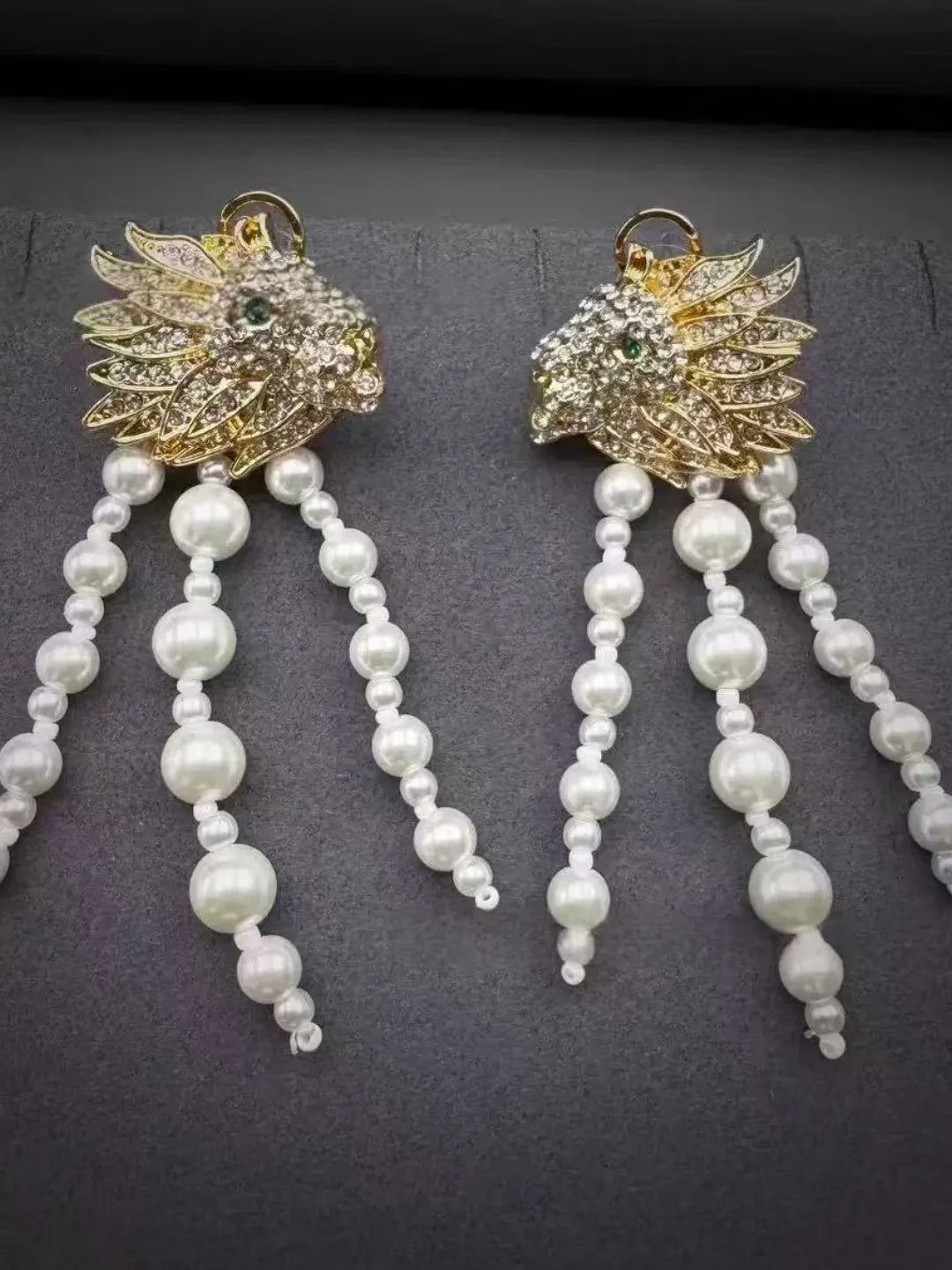 REGAL LION HEAD NECKPIECE