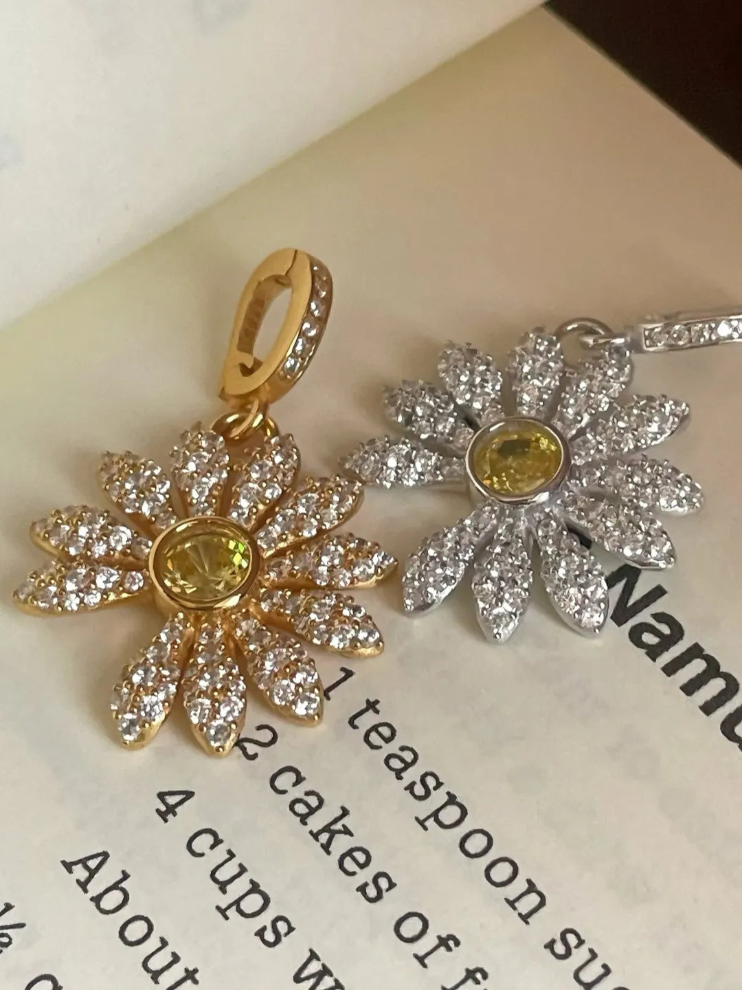 PAVE DAISY PENDANT
