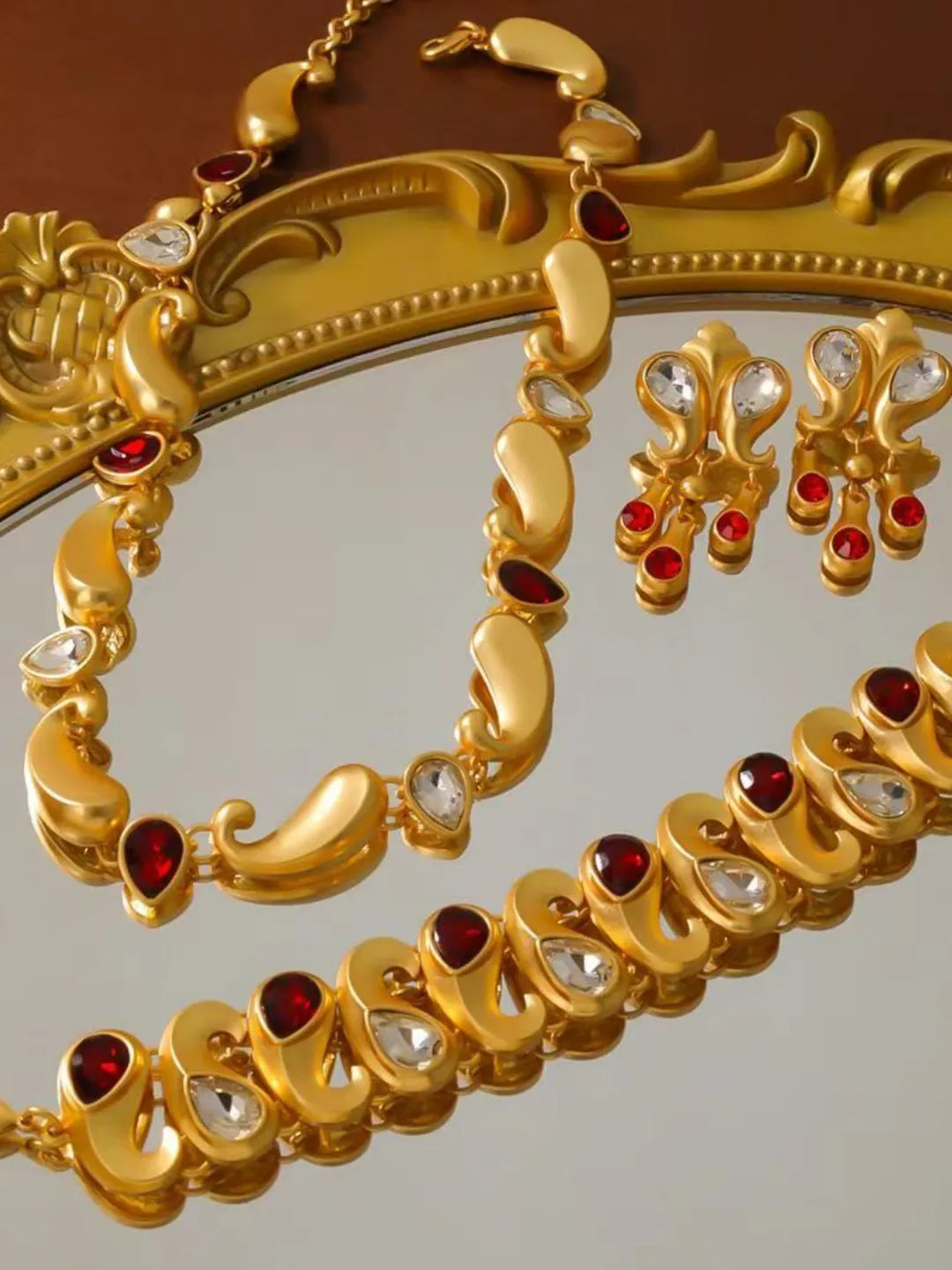 VINTAGE COURT STYLE SET