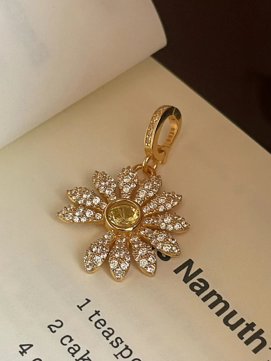 PAVE DAISY PENDANT