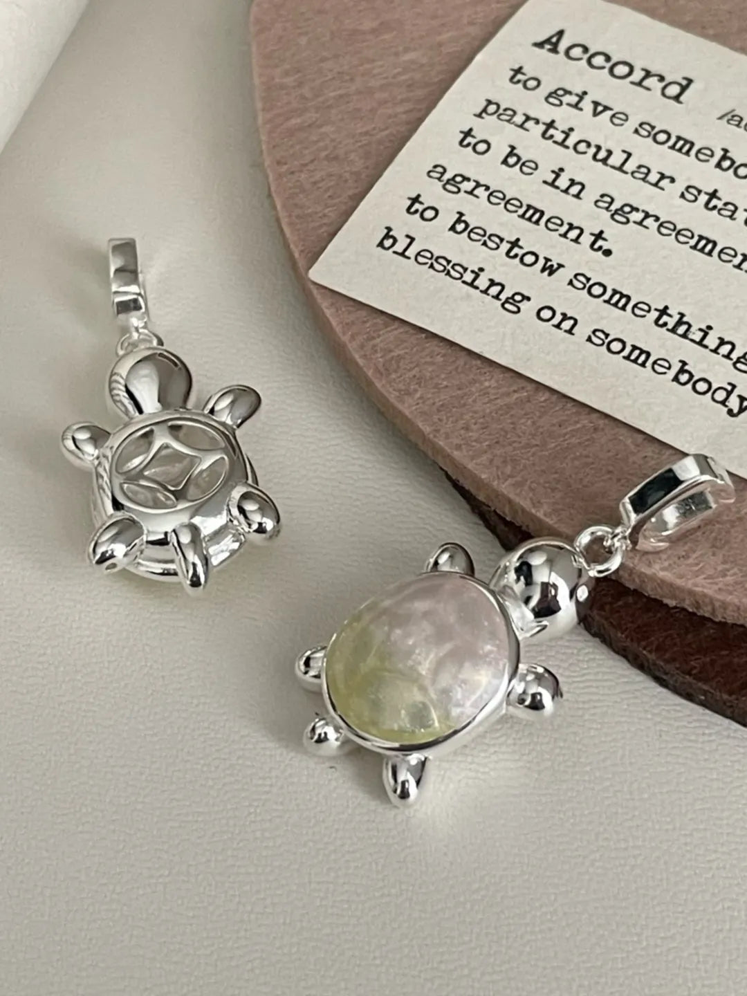 MOP TURTLE PENDANT