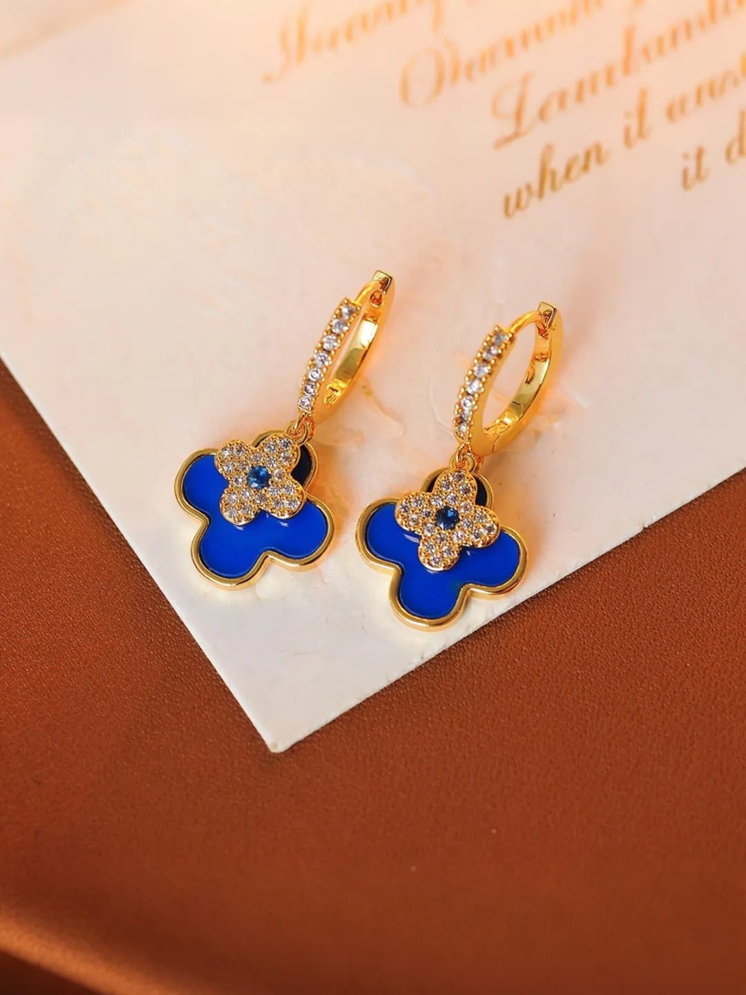 CLOVER KISS EARRINGS