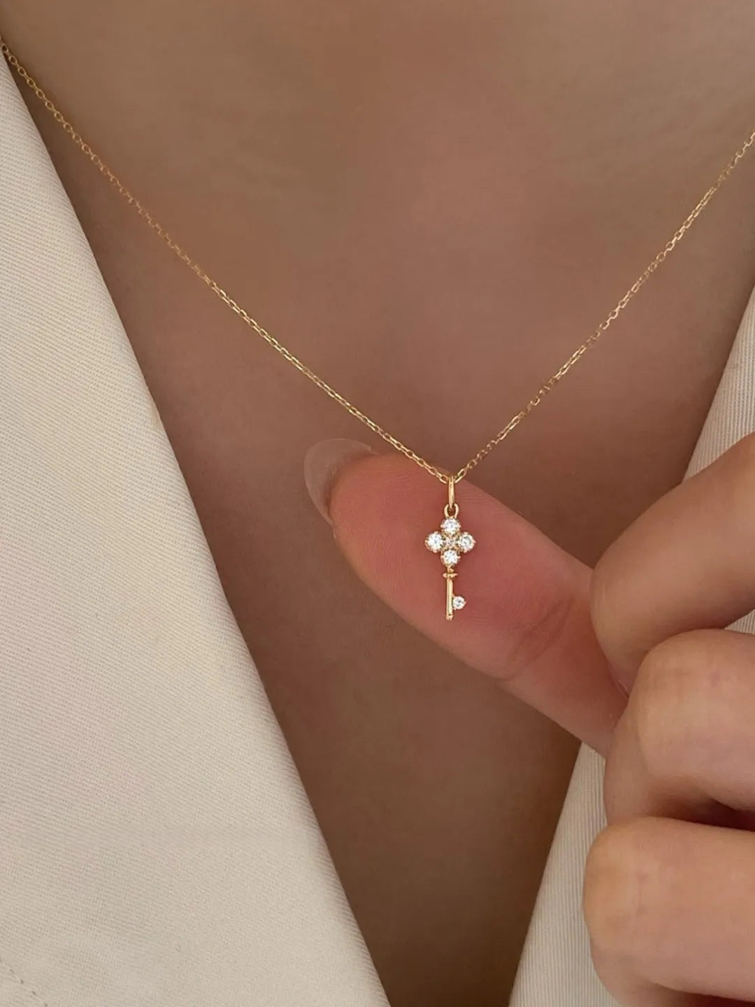 CLOVER KEY NECKLACE