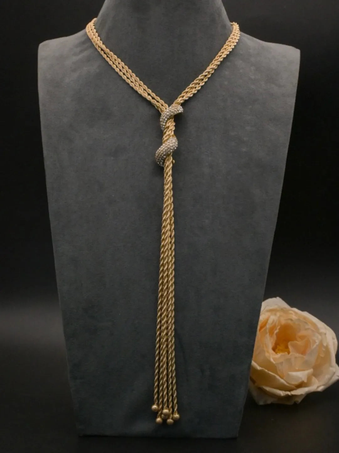 TASSEL VINTAGE NECKLACE