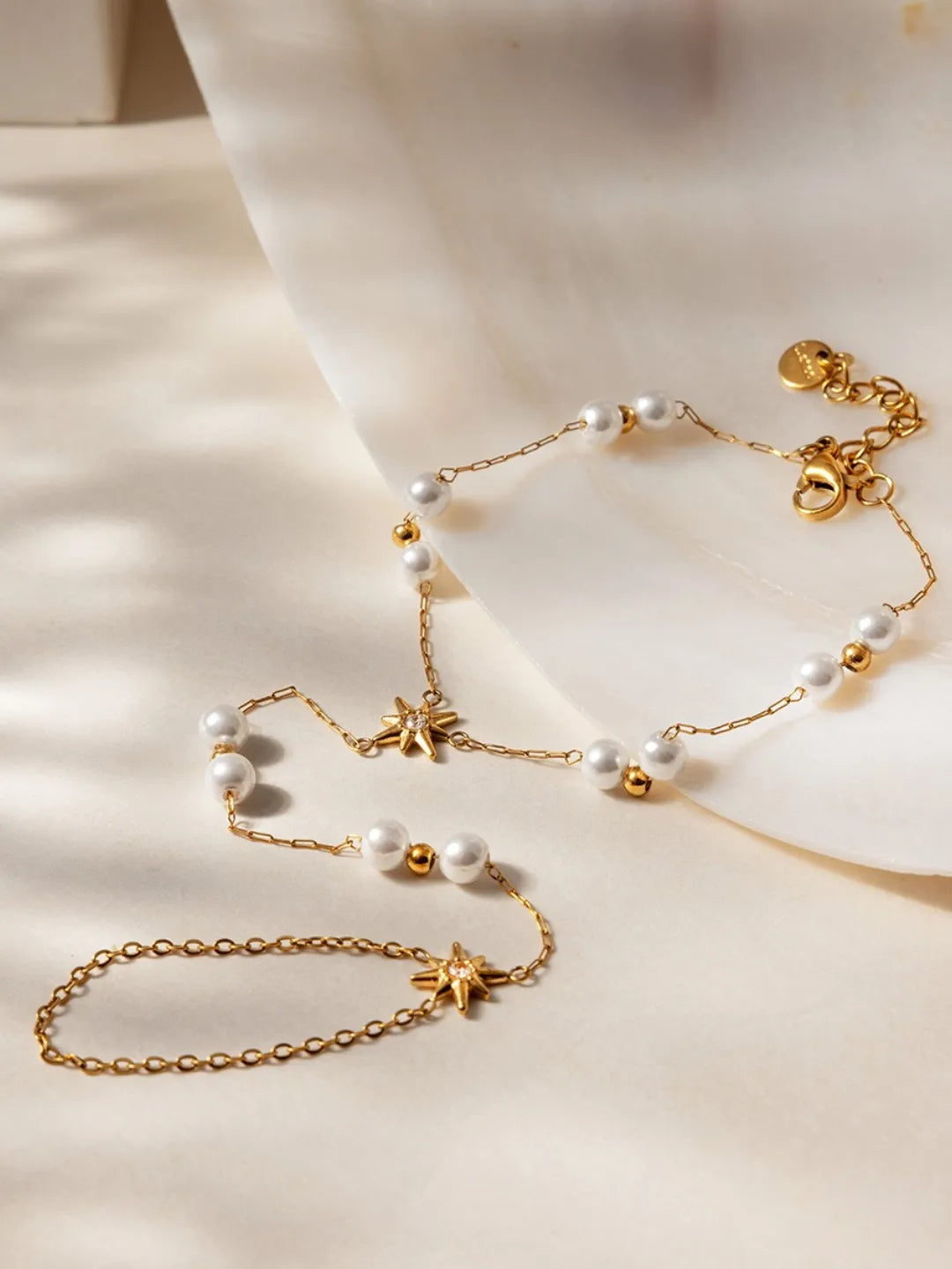 PEARL CZ HAND CHAIN