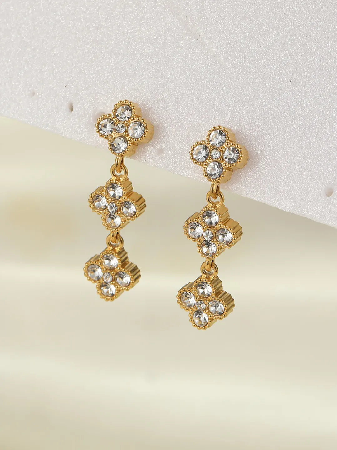GOLDEN PETAL DROPS