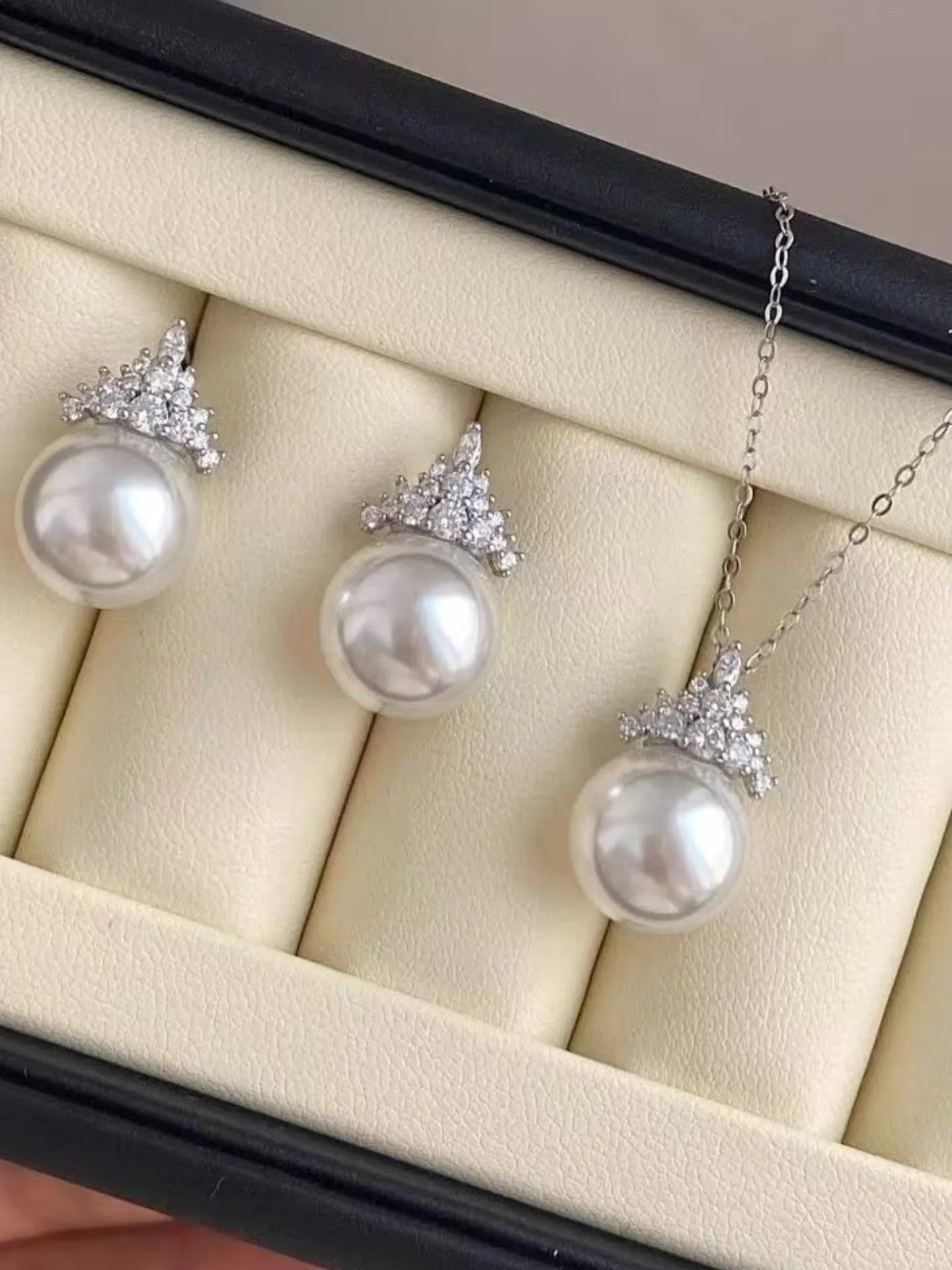CROWN PEARL EARRINGS