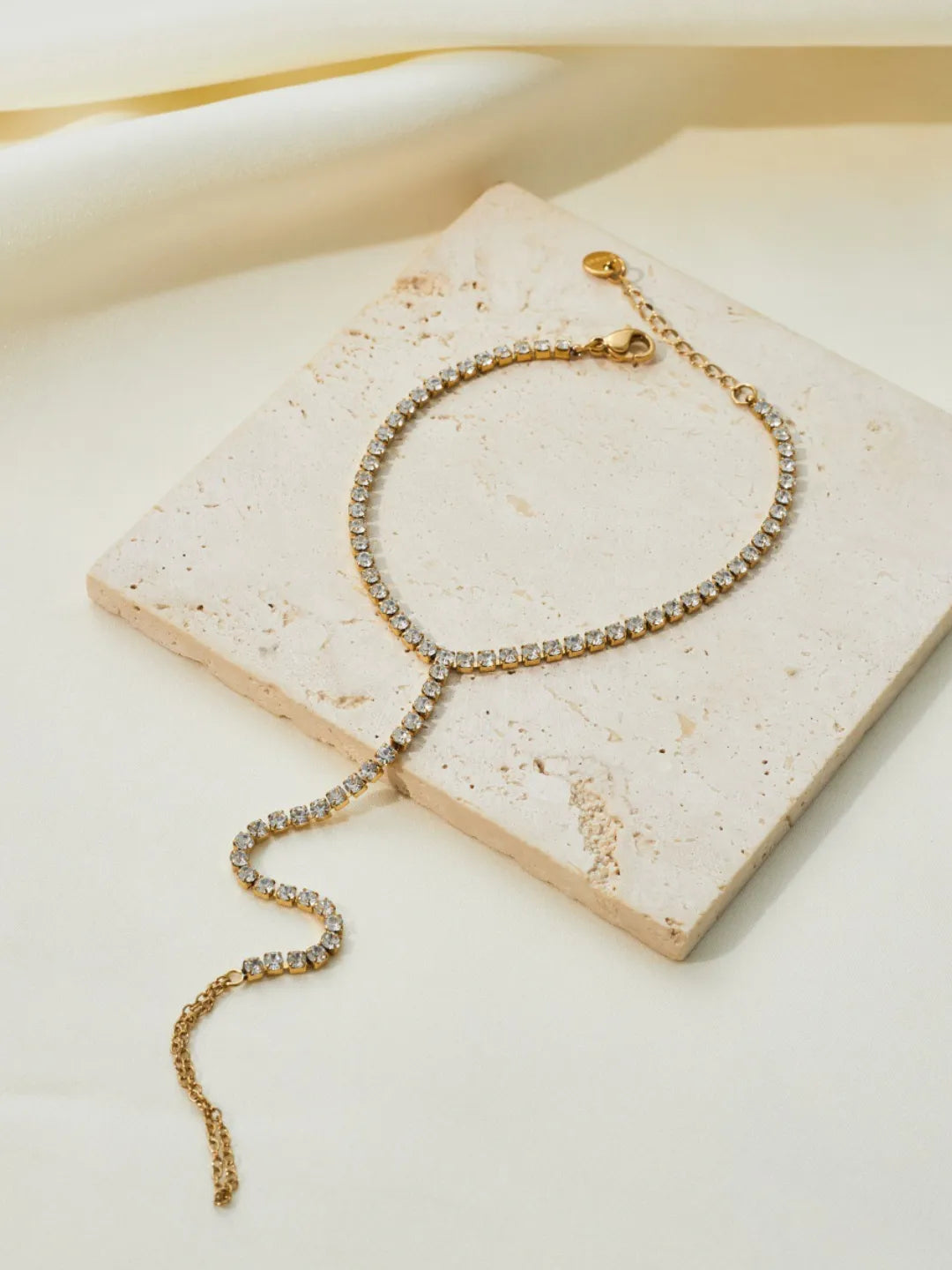PAVE Y HAND CHAIN