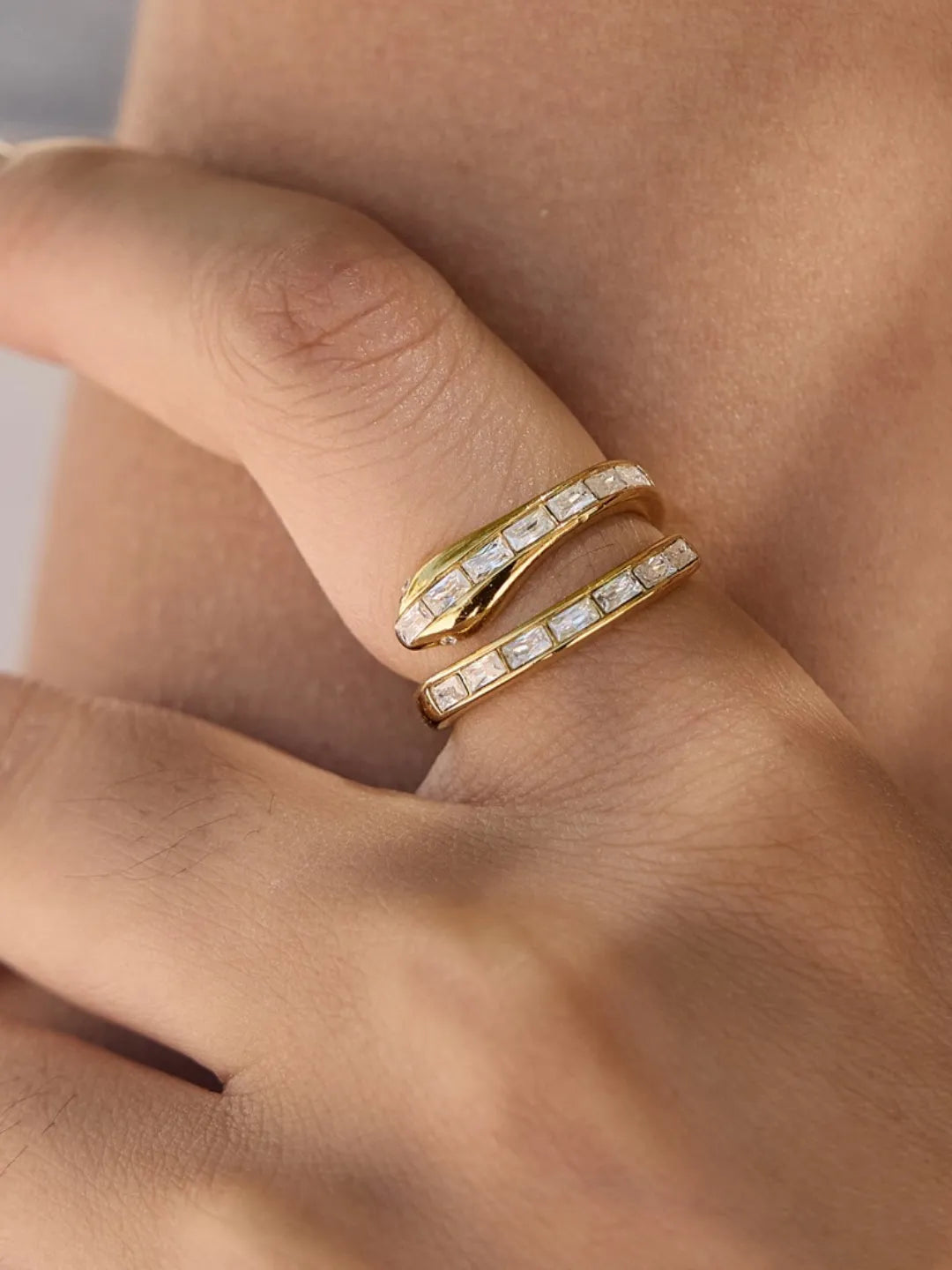 SERPENT BAGUETTE RING
