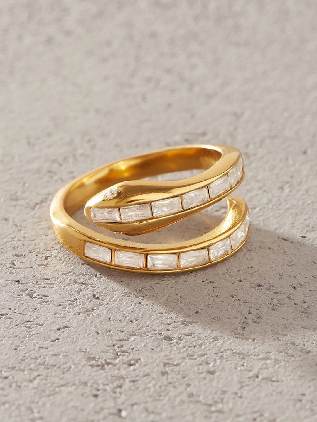 SERPENT BAGUETTE RING