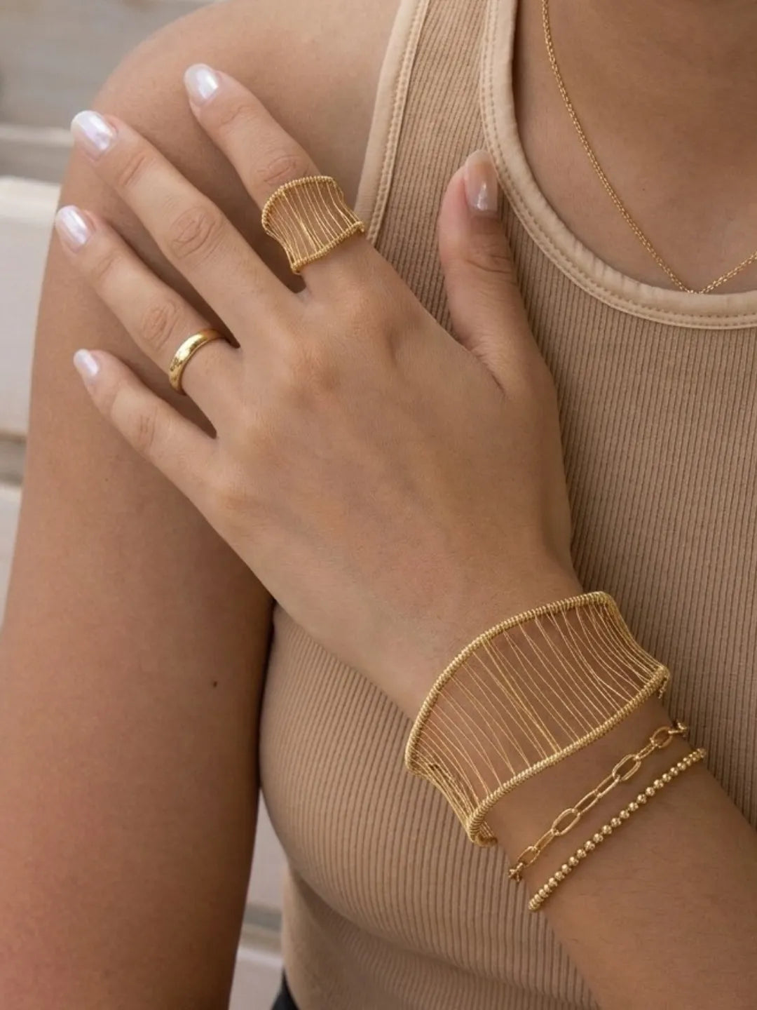 SCULPT LINE BANGLE