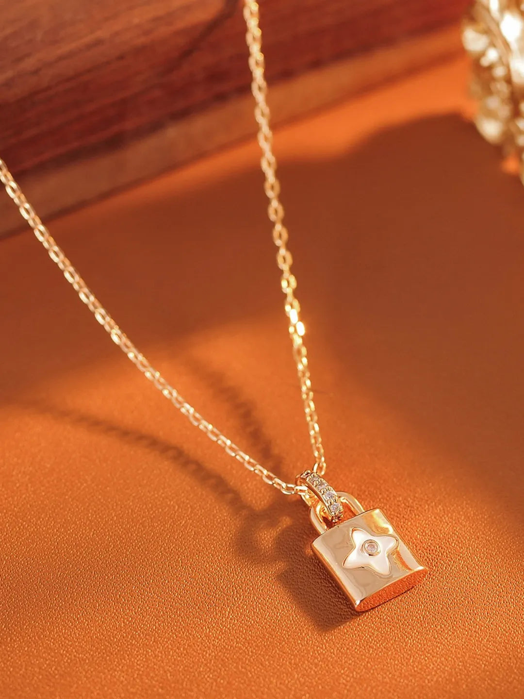 CLOVER LOCK NECKLACE