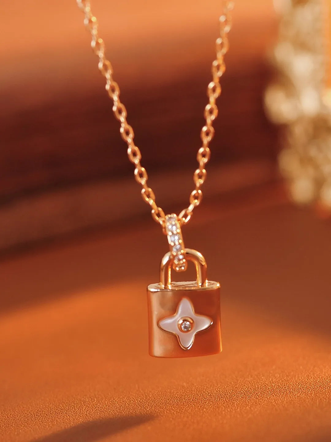 CLOVER LOCK NECKLACE