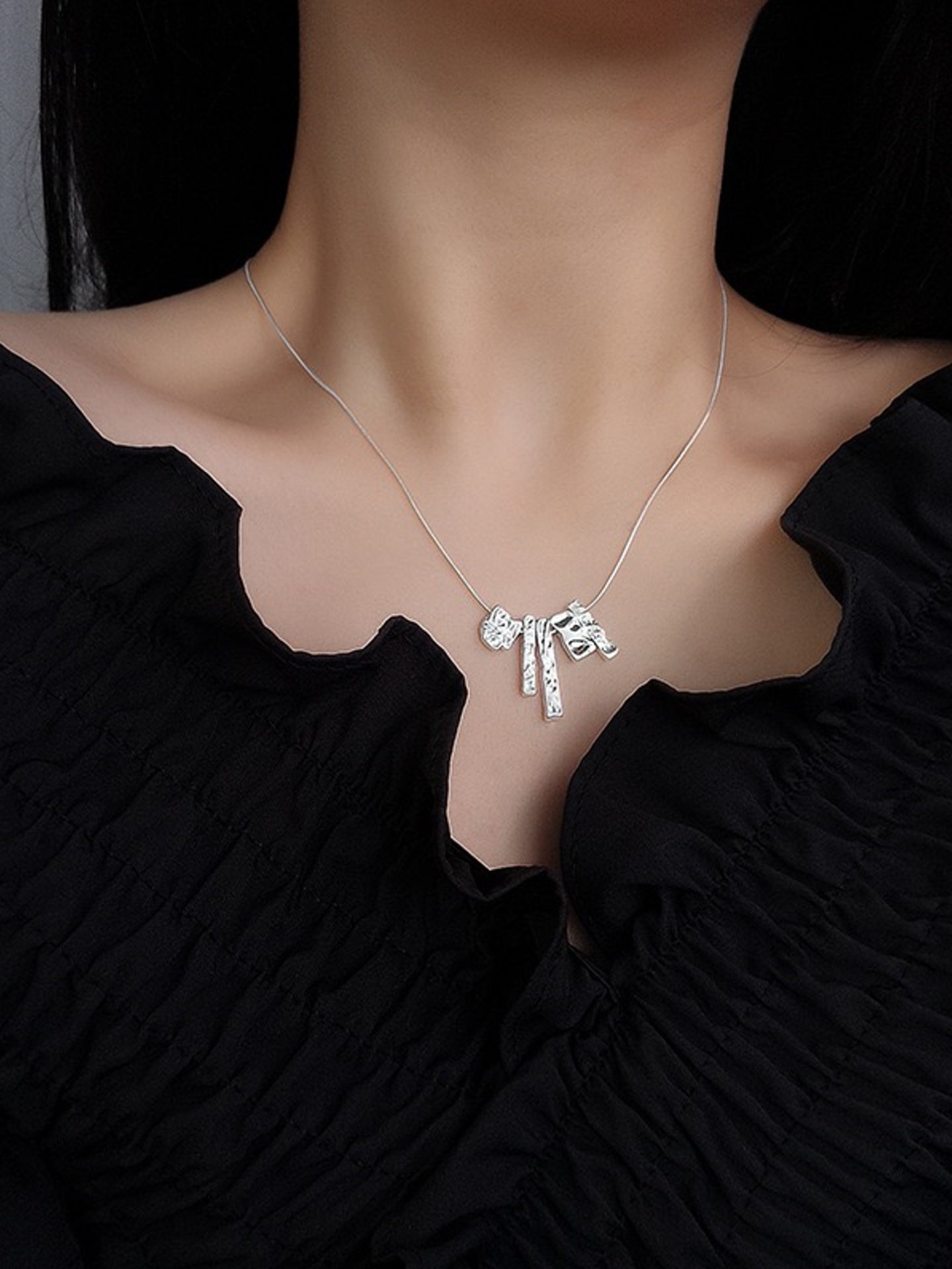 GEOMETRIC LAVA NECKLACE