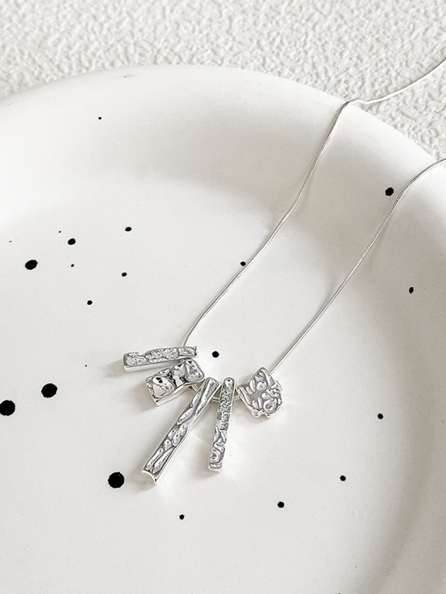 GEOMETRIC LAVA NECKLACE