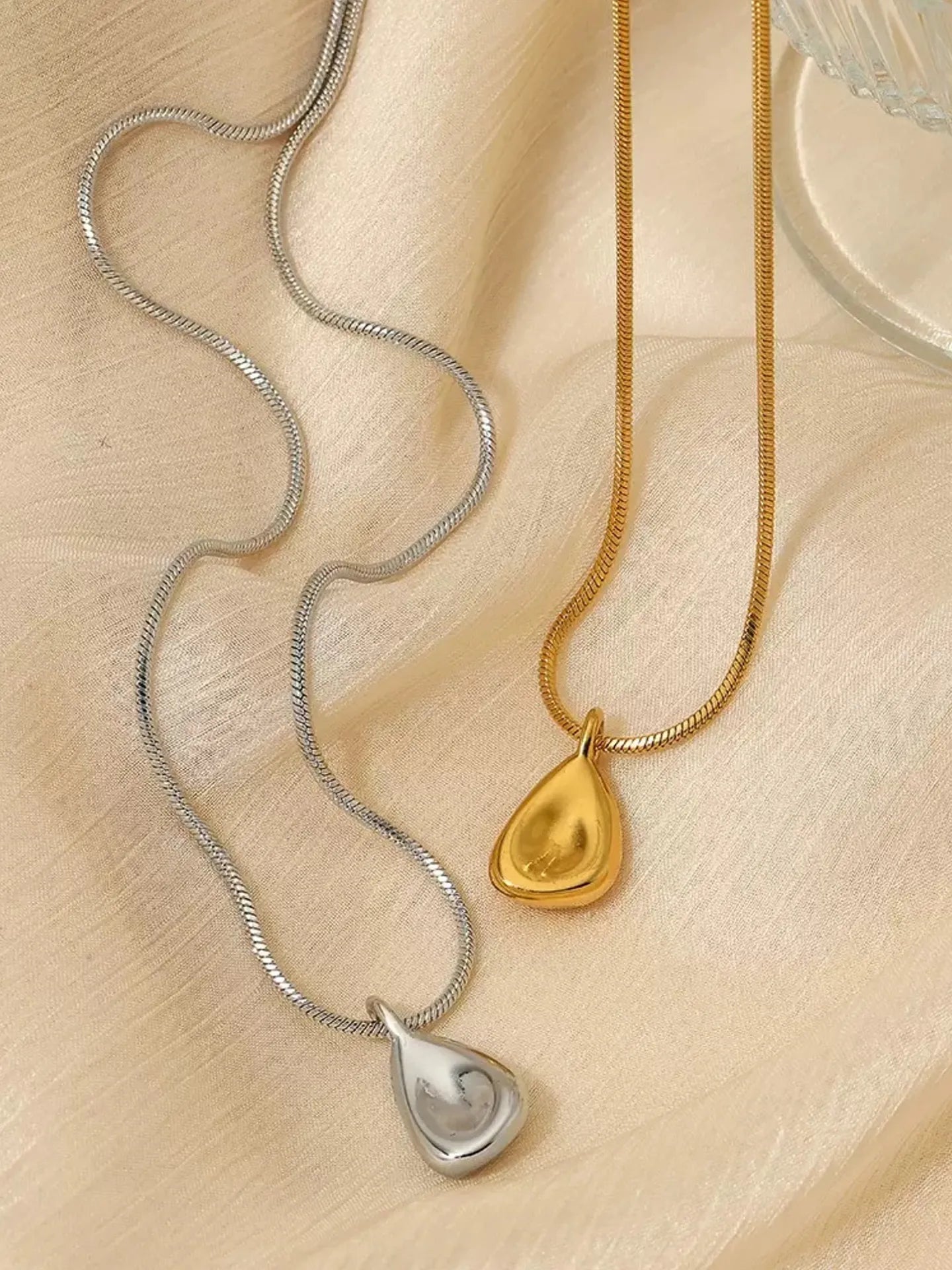 IRREGULAR PENDANT NECKLACE