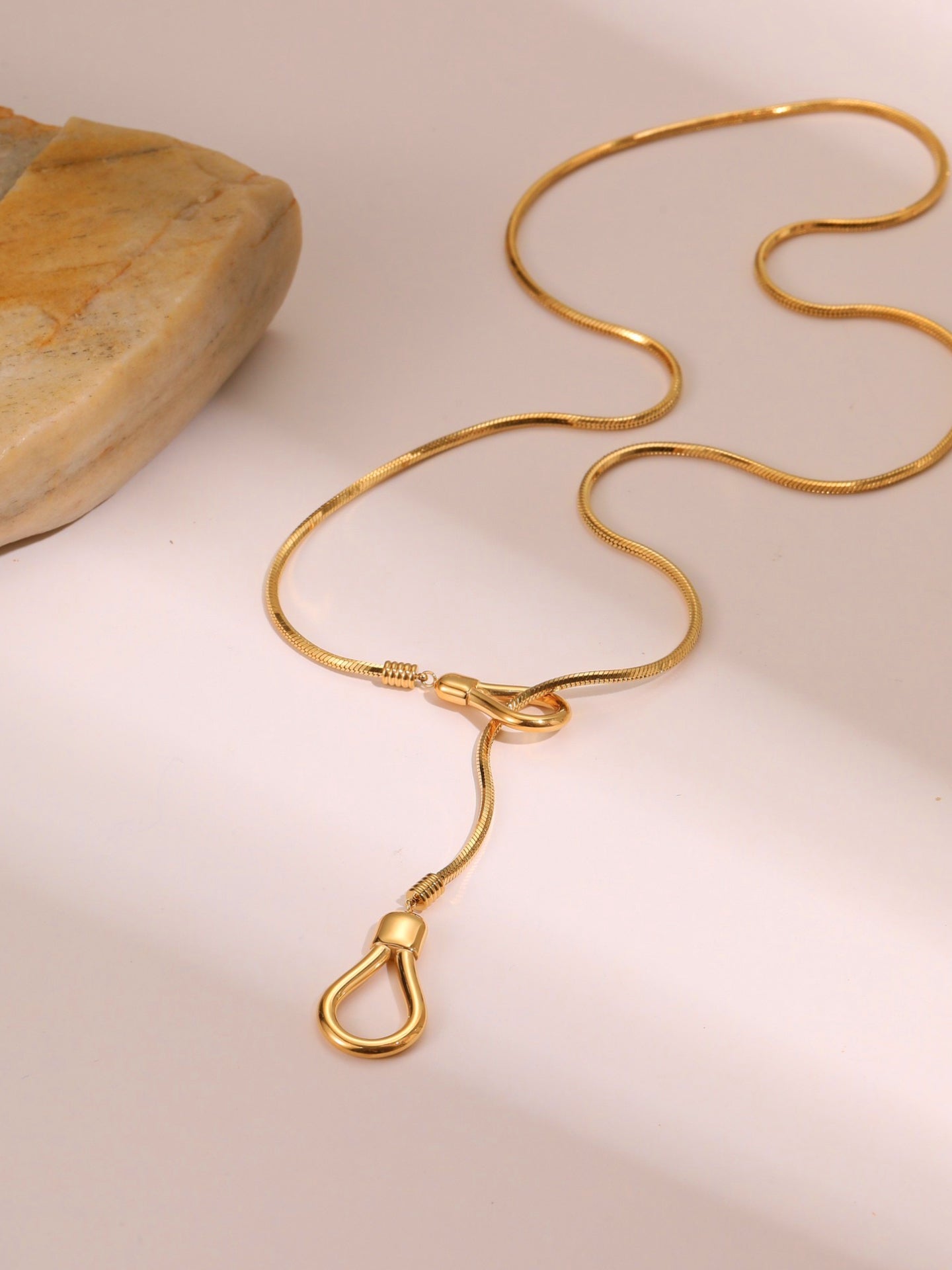 MINIMAL Y LARIAT