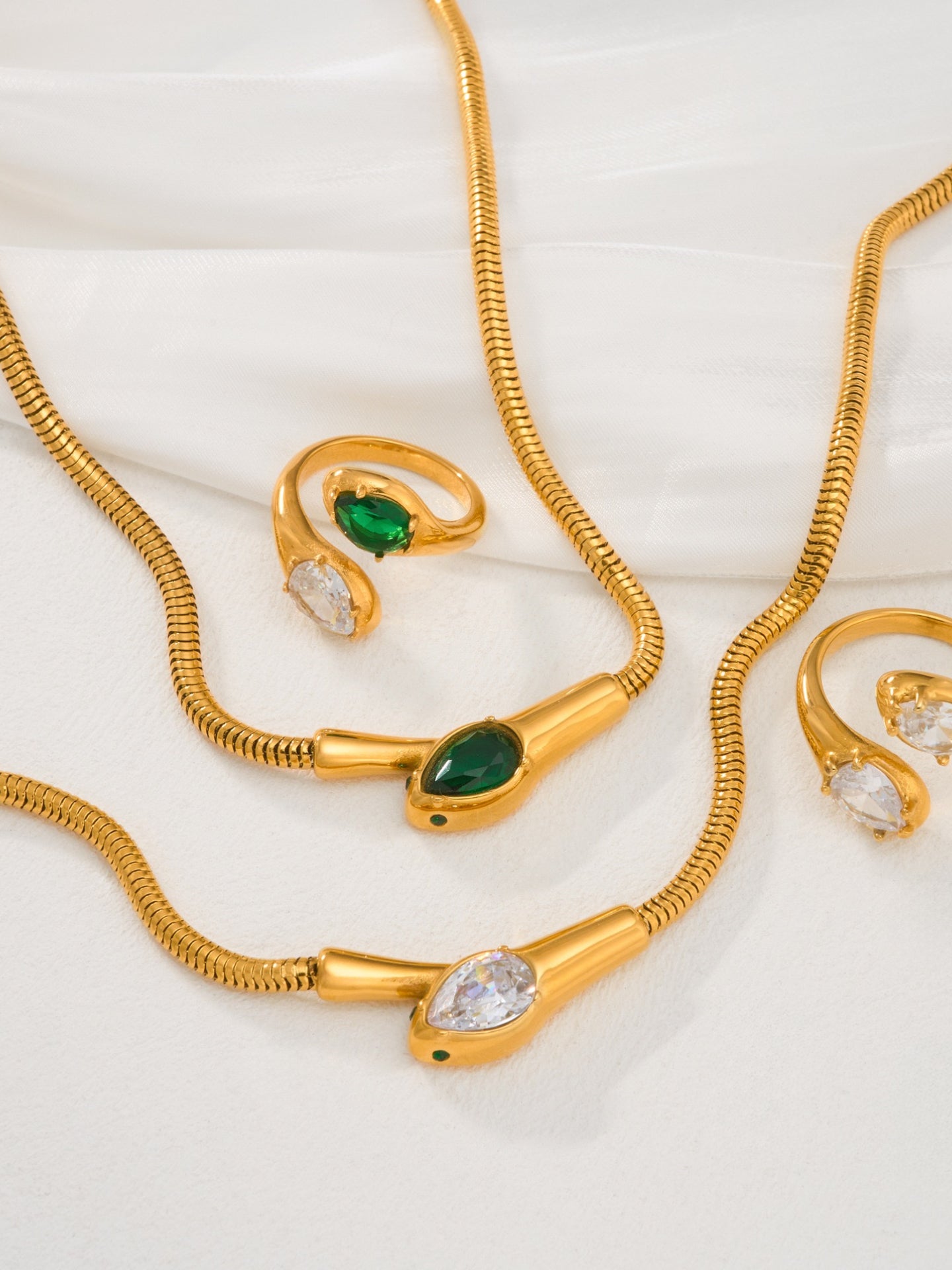SERPENTINE NECKLACE