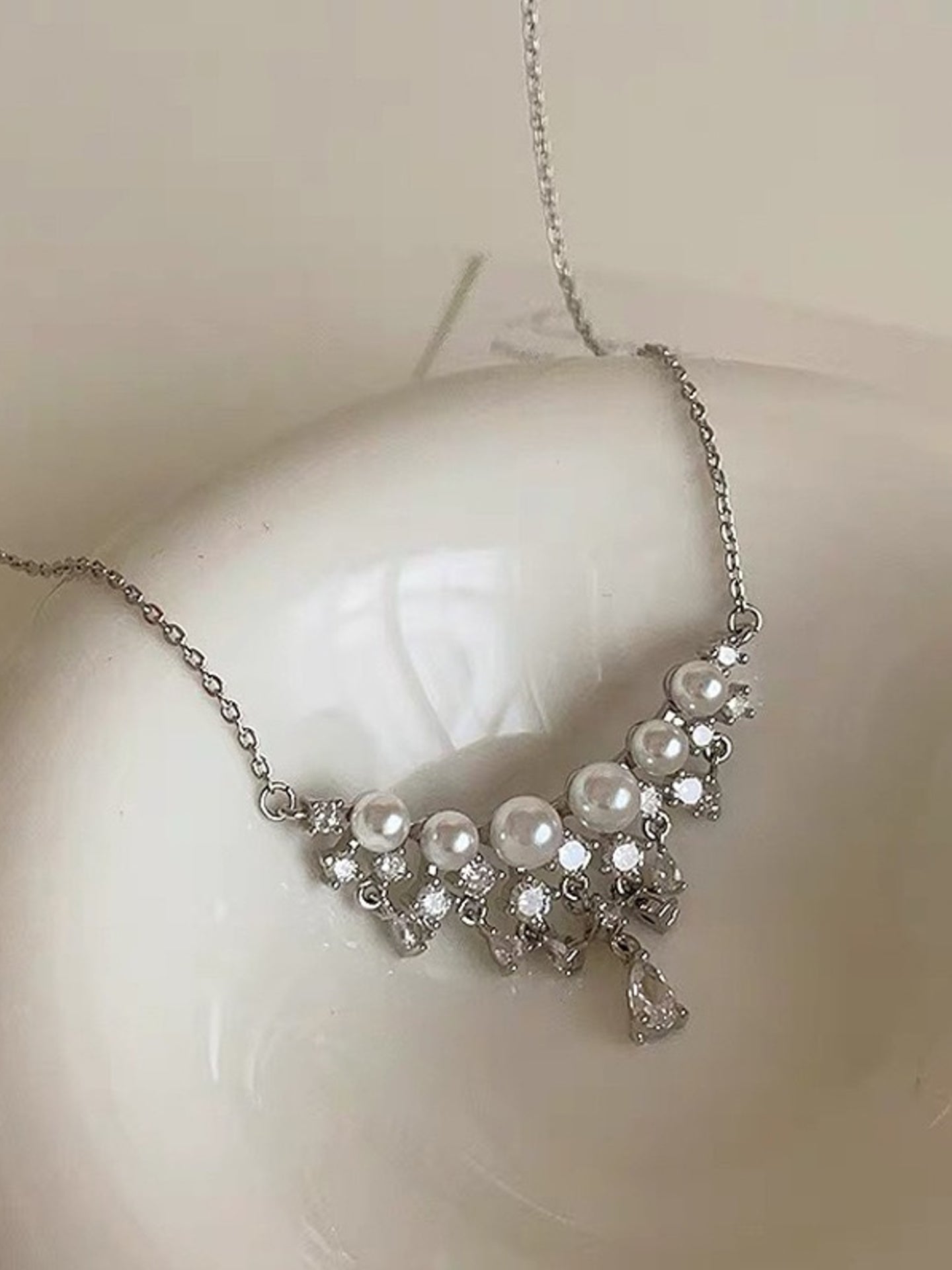 PEARL & ZIRCON NECKLACE