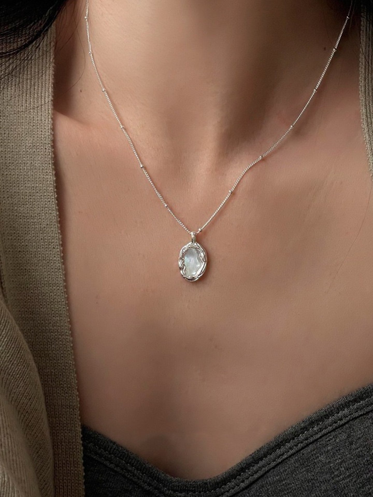 HOLOGRAPHIC NECKLACE