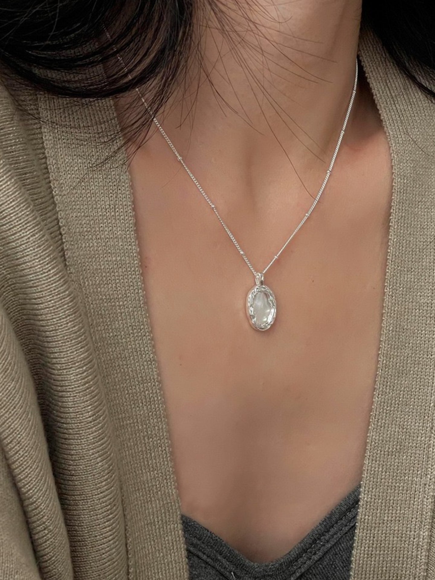 ホログラフィックネックレス