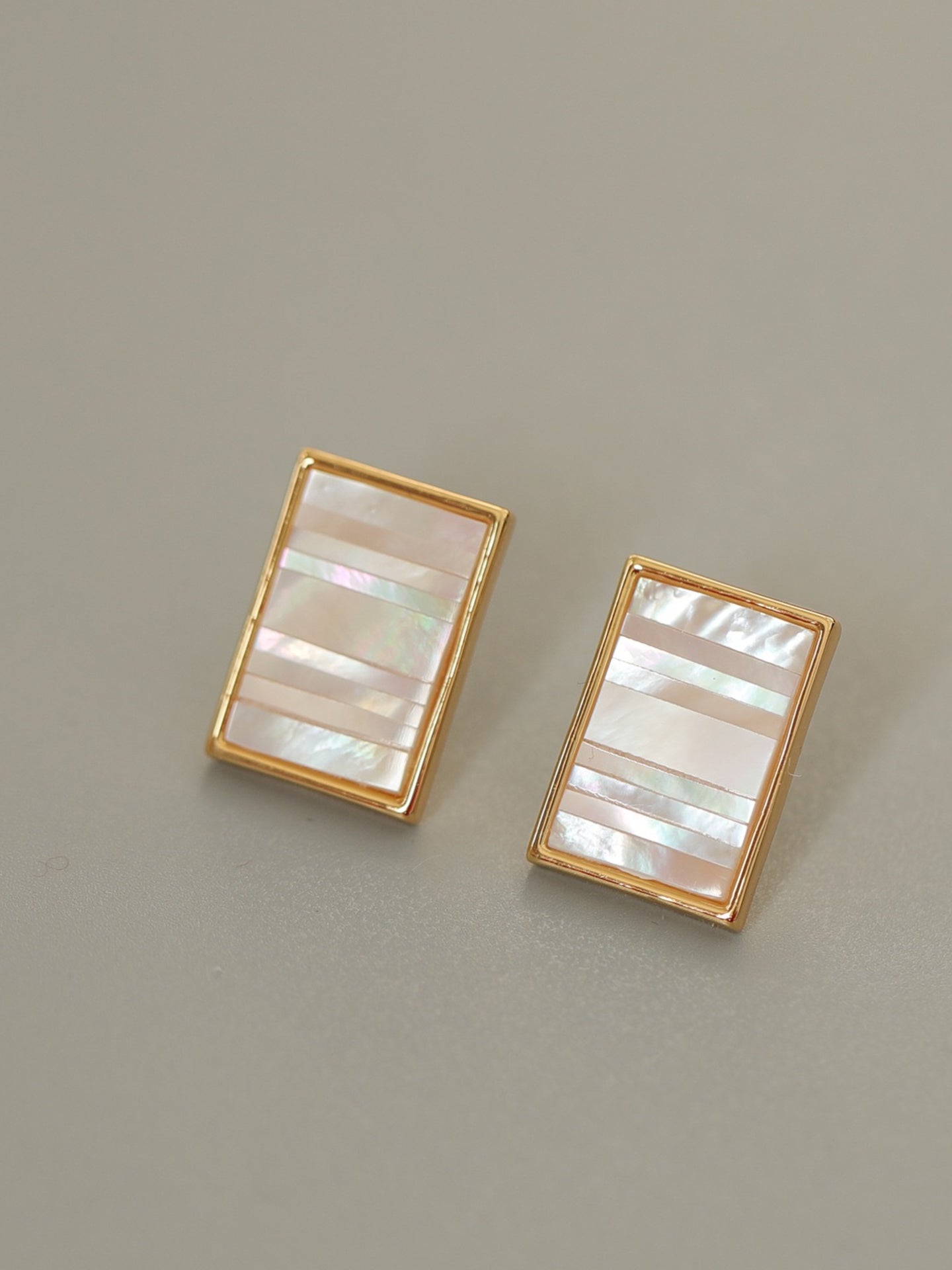 BOUCLES D'OREILLES EN NACRE