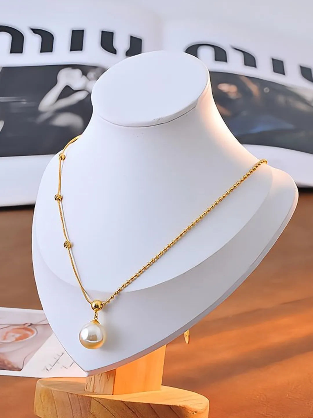 CLASSIC CHIC NECKLACE