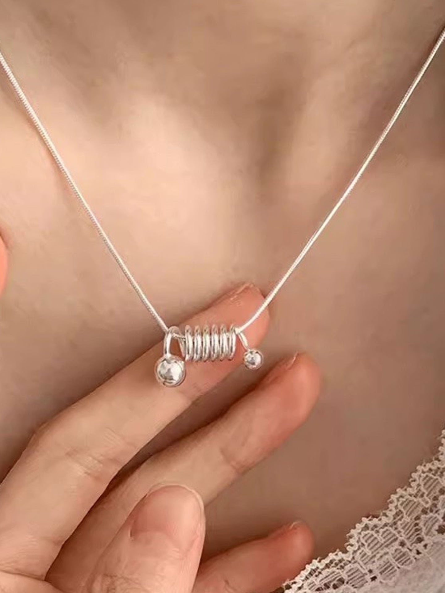 スプリングサーペントネックレス