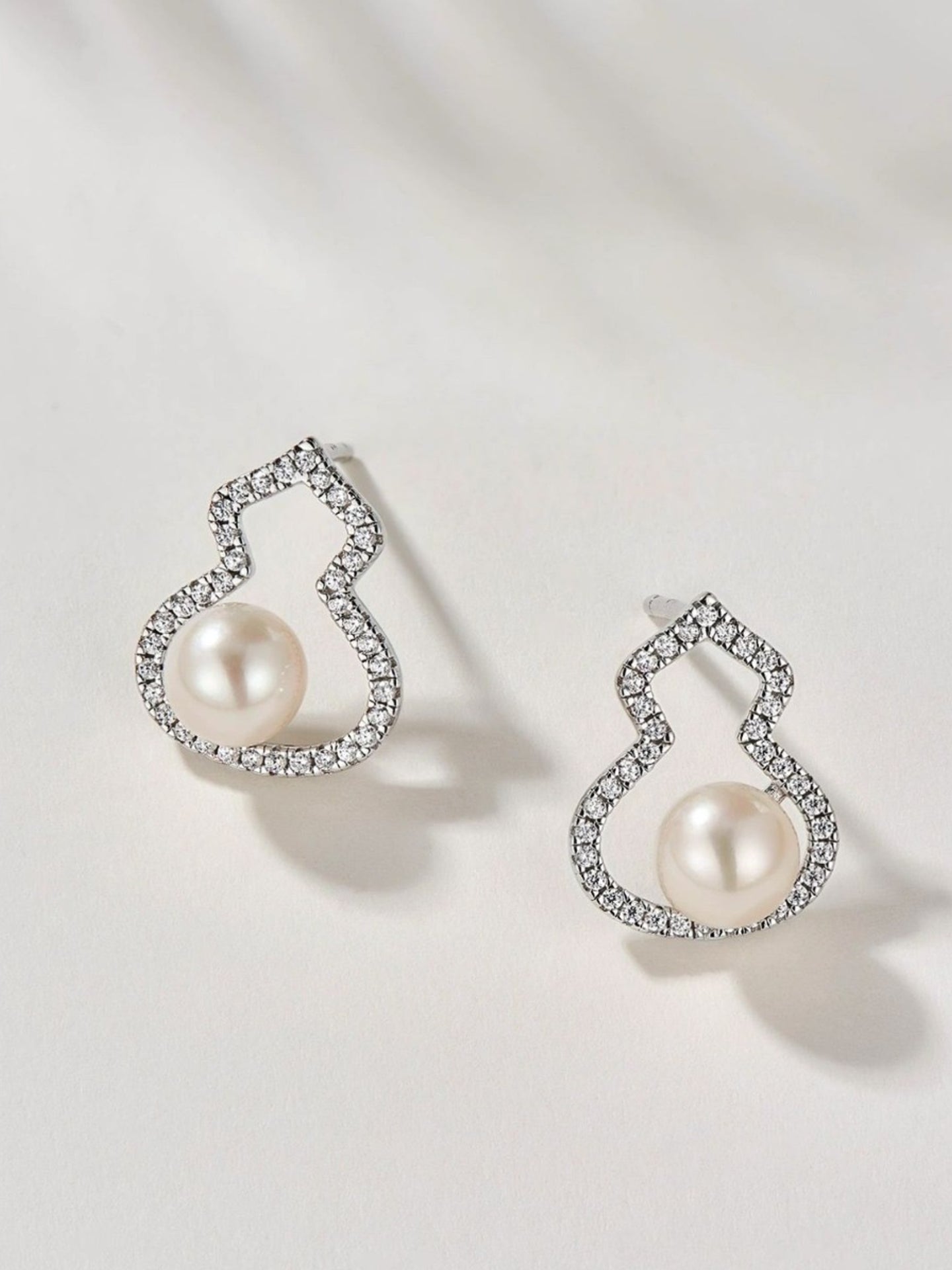 PEARL GOURD EARRINGS