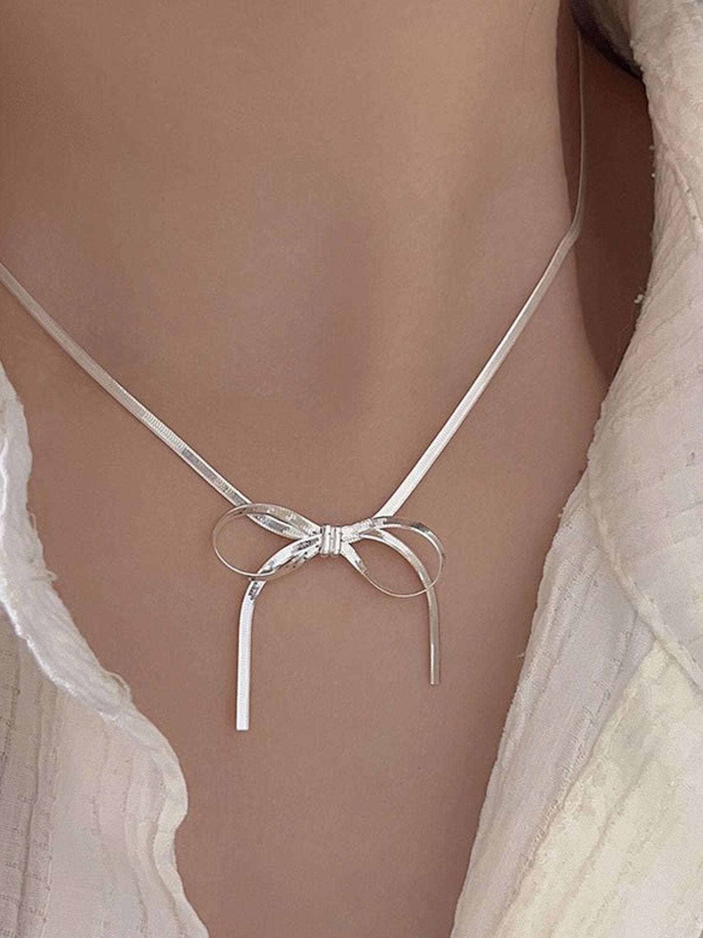 COLLIER À ARC ET LAME