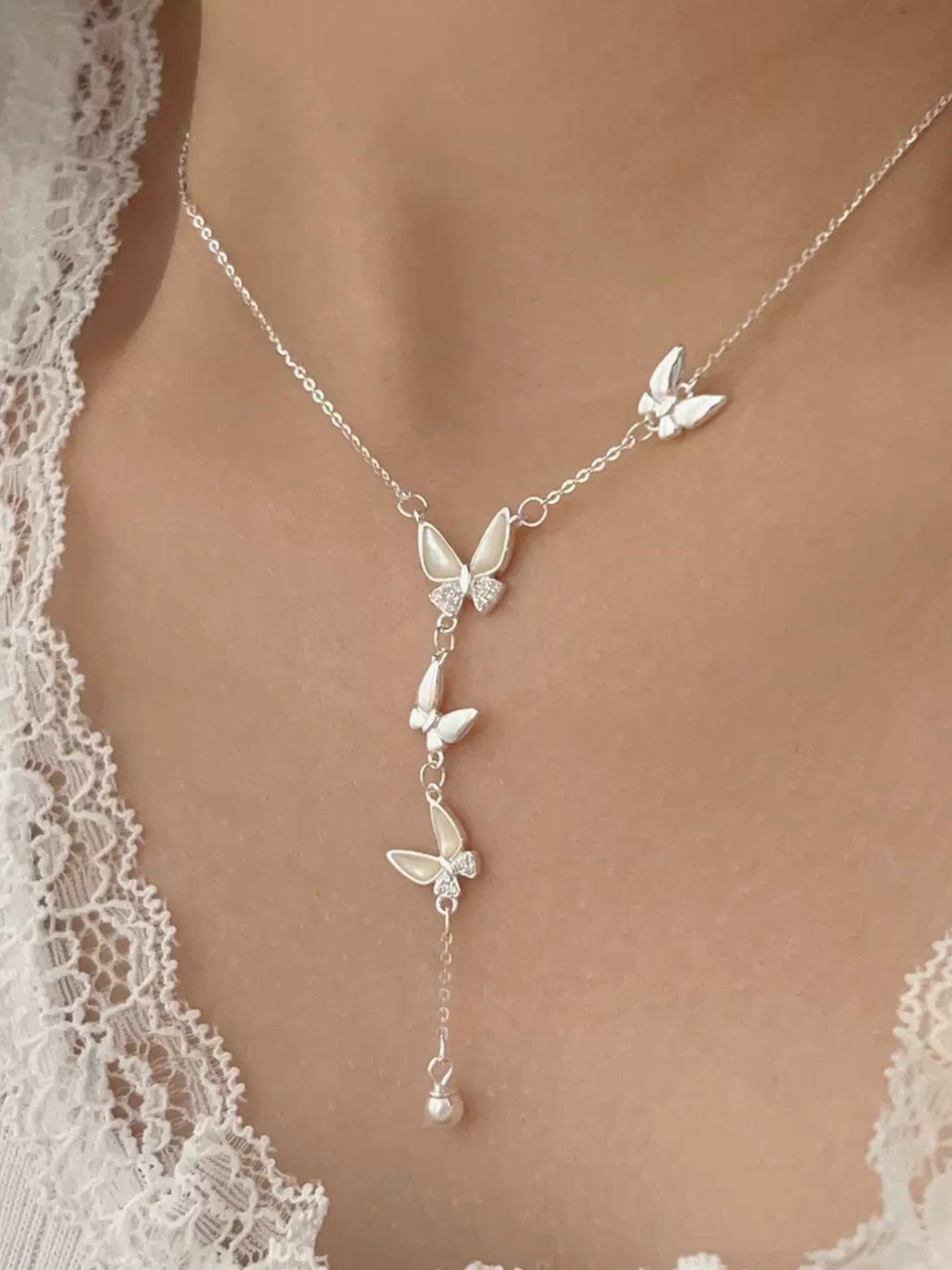 BUTTERFLY FRINGE NECKLACE